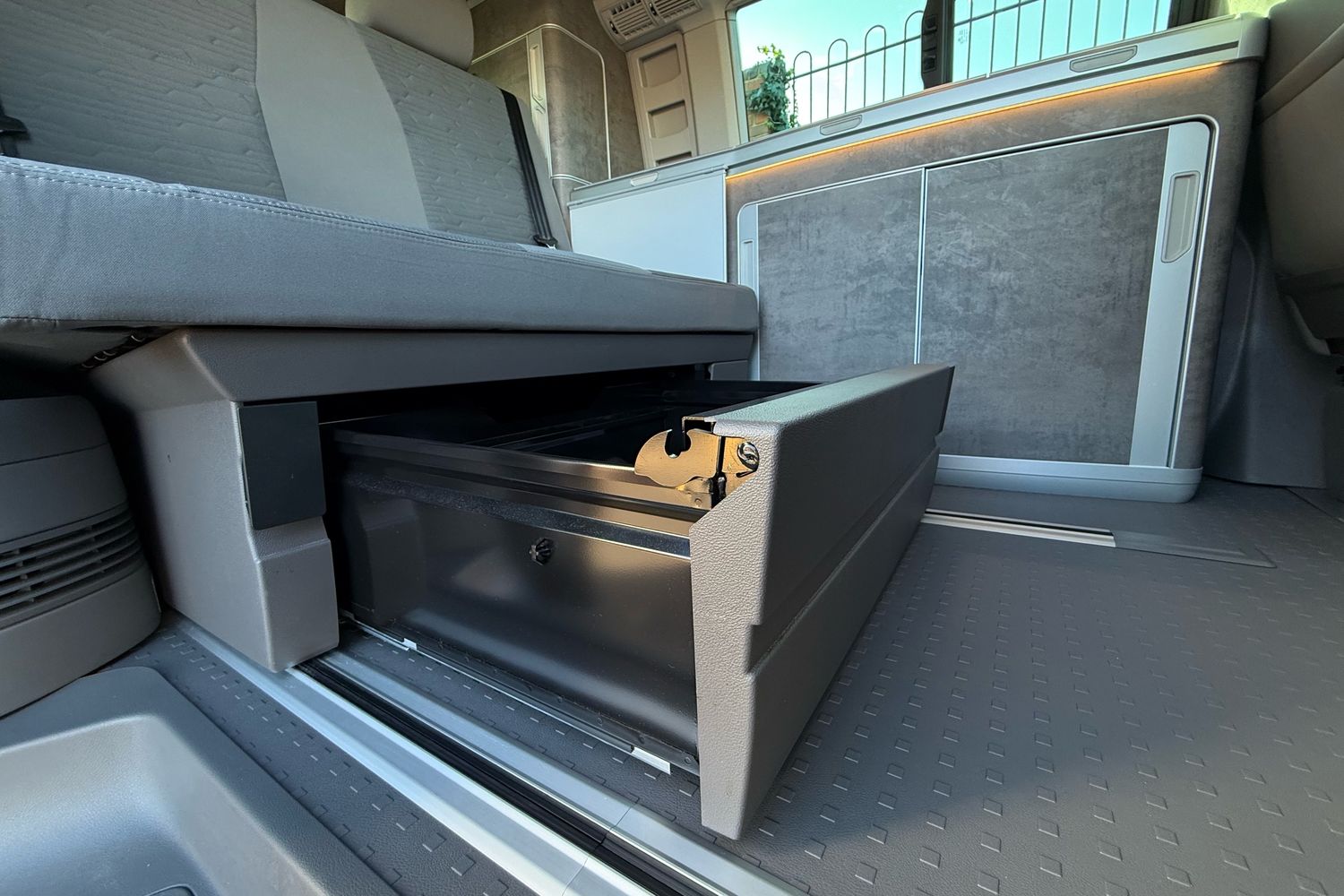 Used Volkswagen California 2024 for sale - 76705491: Photo 48