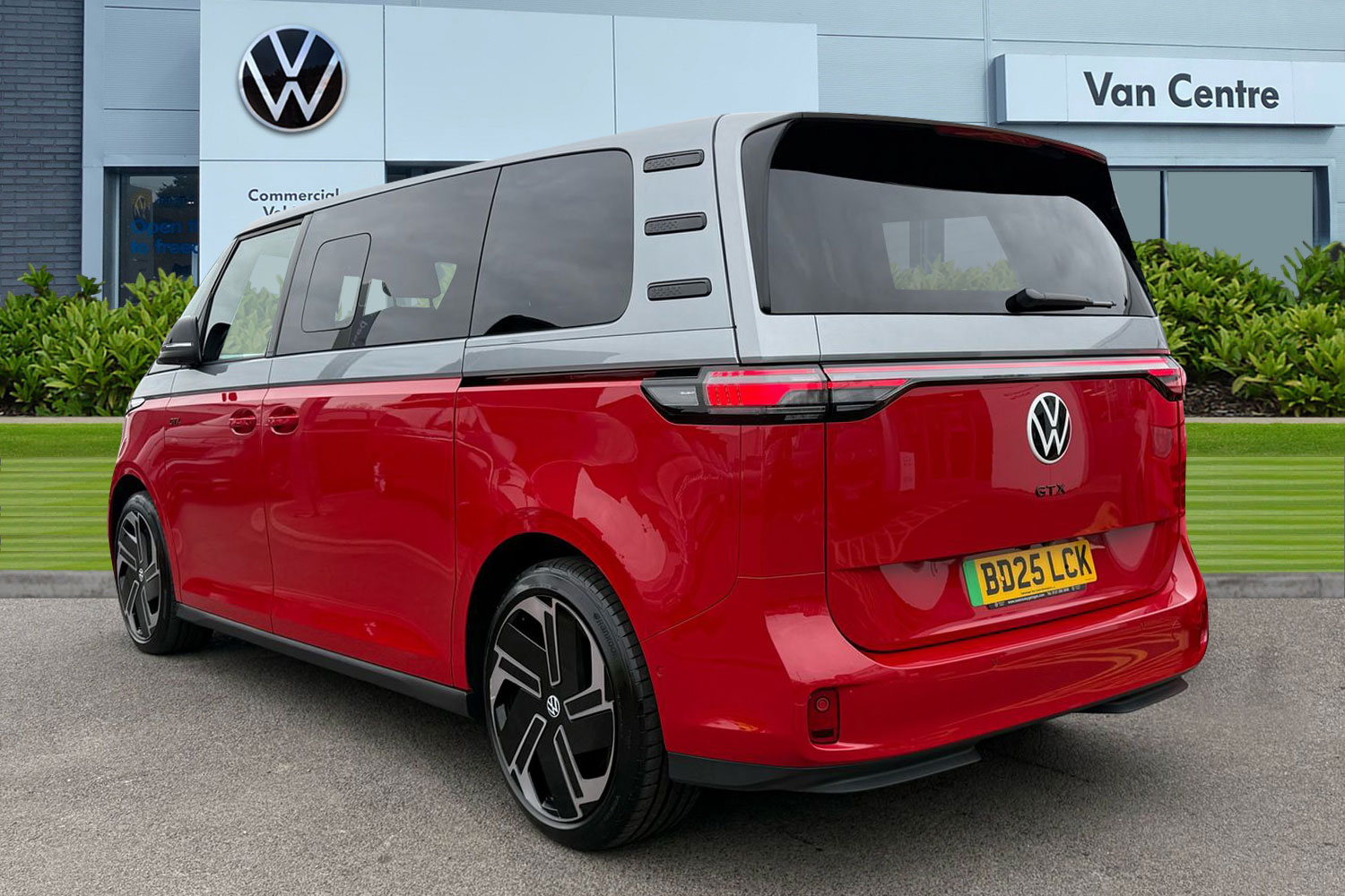 Used Volkswagen ID.Buzz 2025 for sale - 78209569: Photo 2