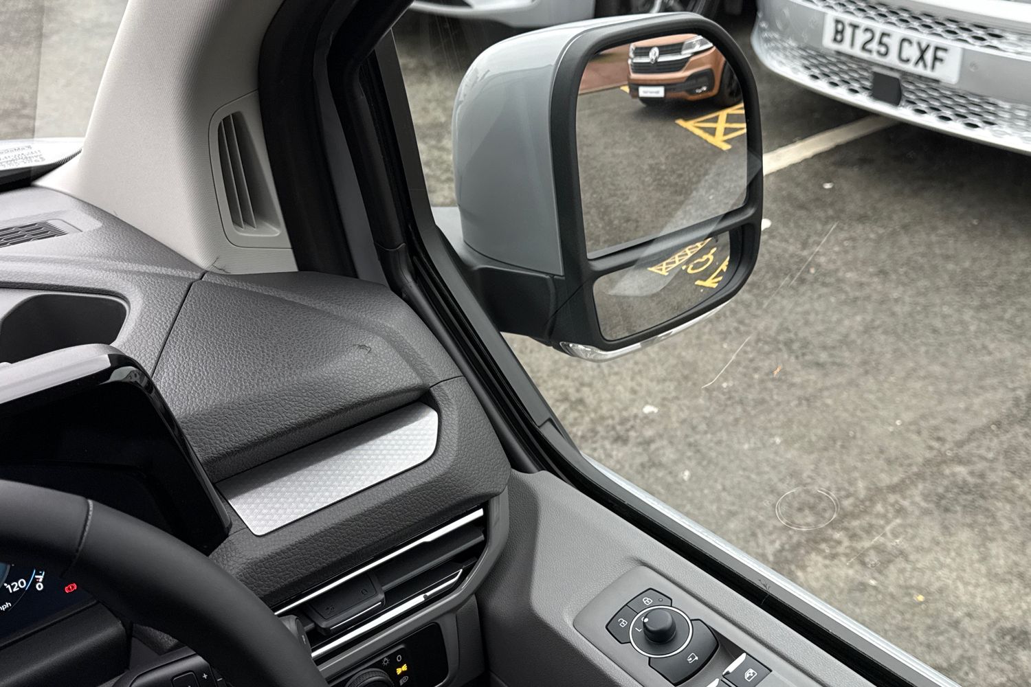 Used Volkswagen Transporter Shuttle 2025 for sale - 77048476: Photo 20