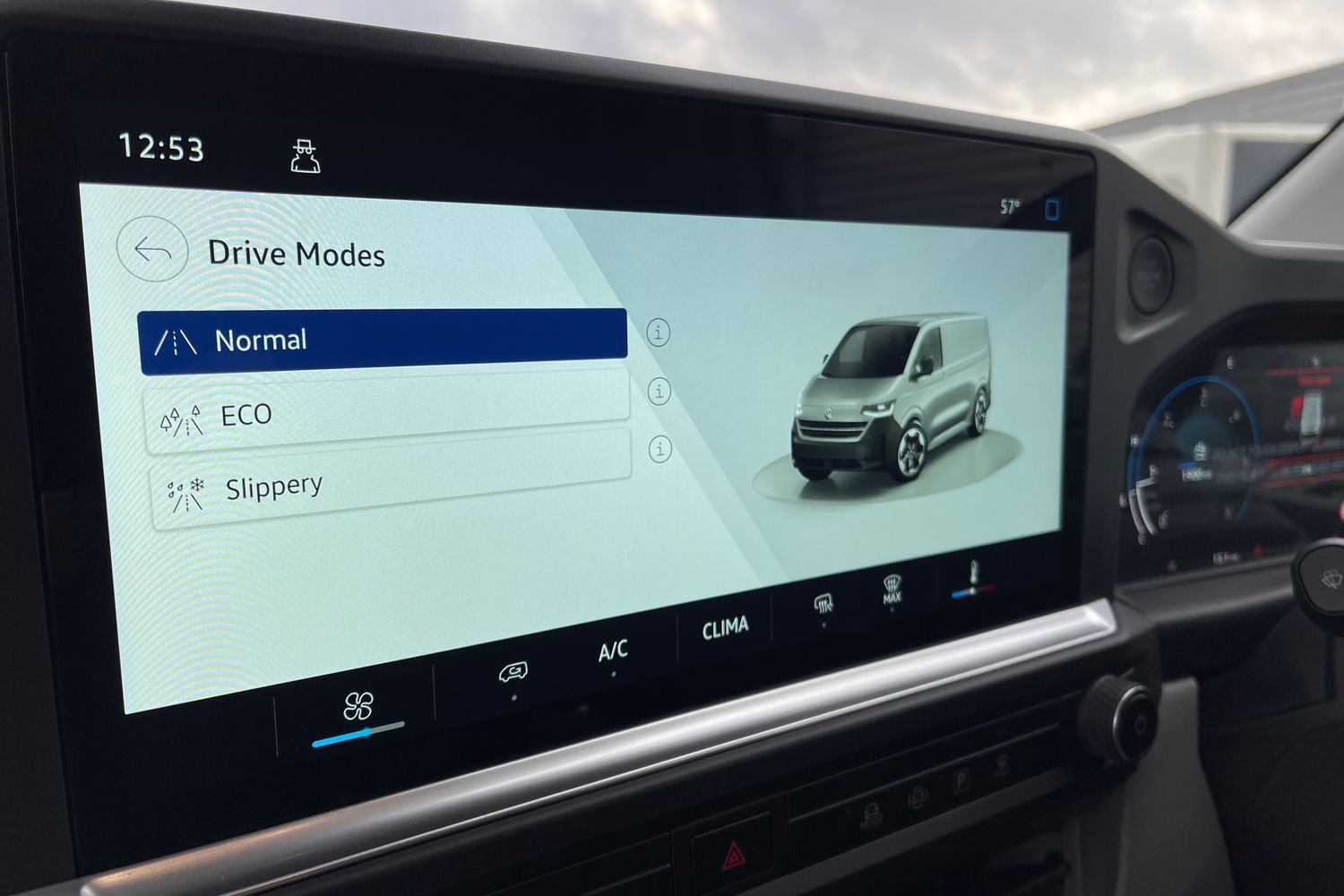 Used Volkswagen Transporter 2025 for sale - 76515816: Photo 31