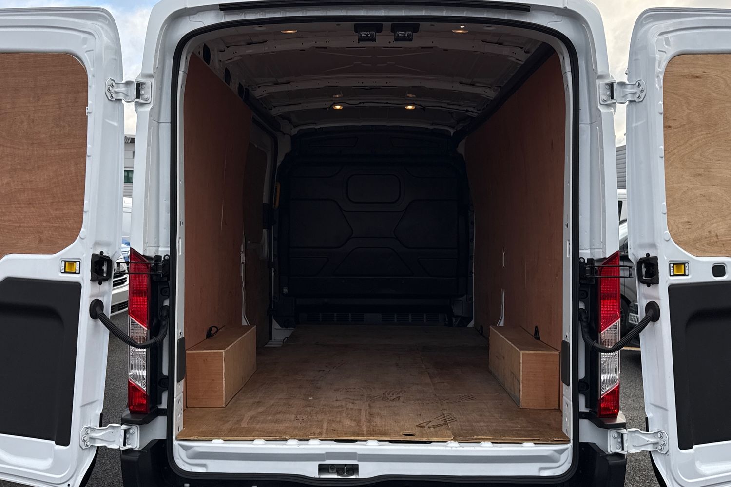 Used Ford E-Transit 2024 for sale - 76636911: Photo 9