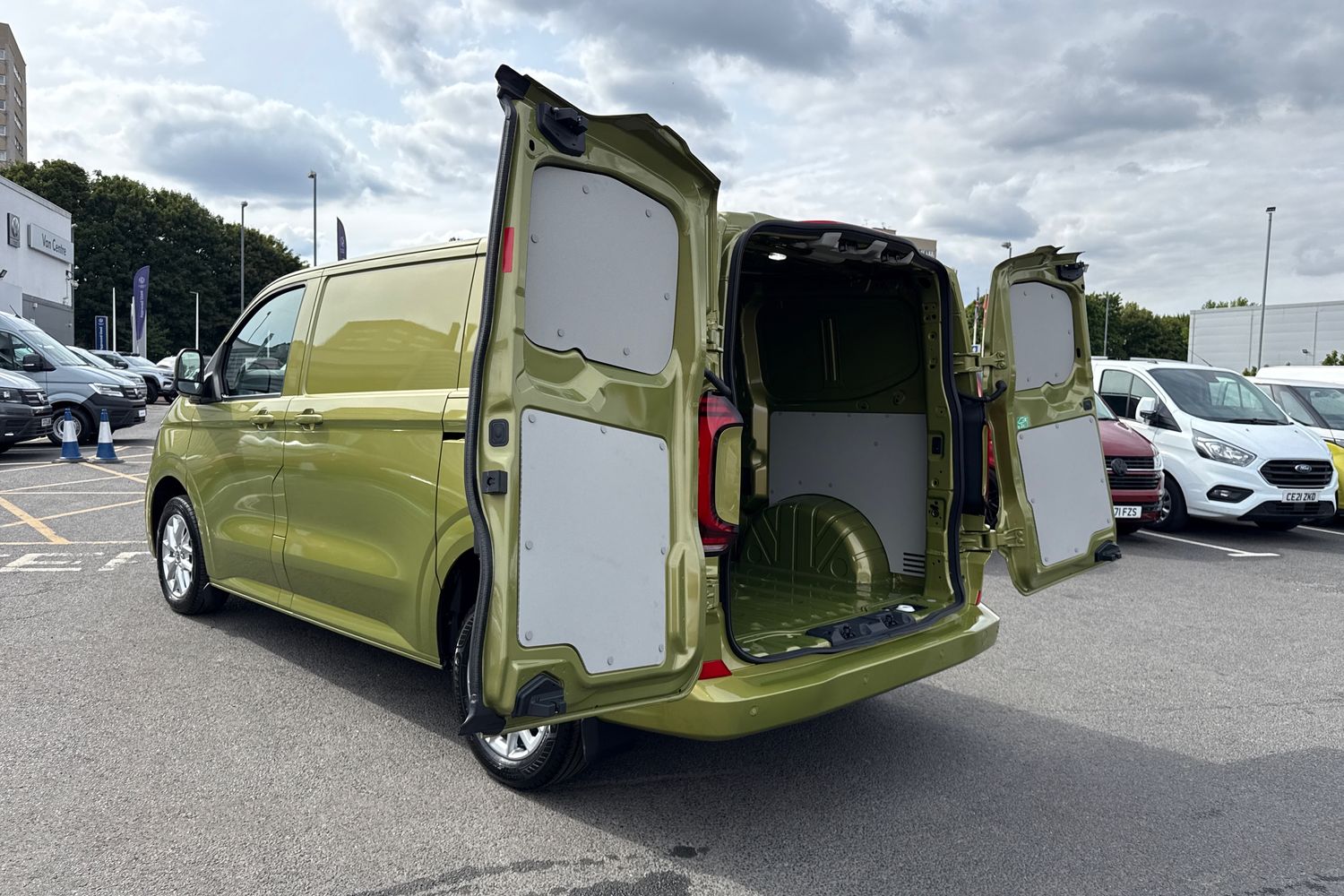 Used Volkswagen Transporter 2025 for sale - 76705480: Photo 53