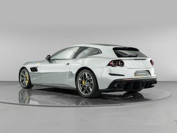 Used Ferrari GTC4Lusso 2019 for sale - 78627579: Photo