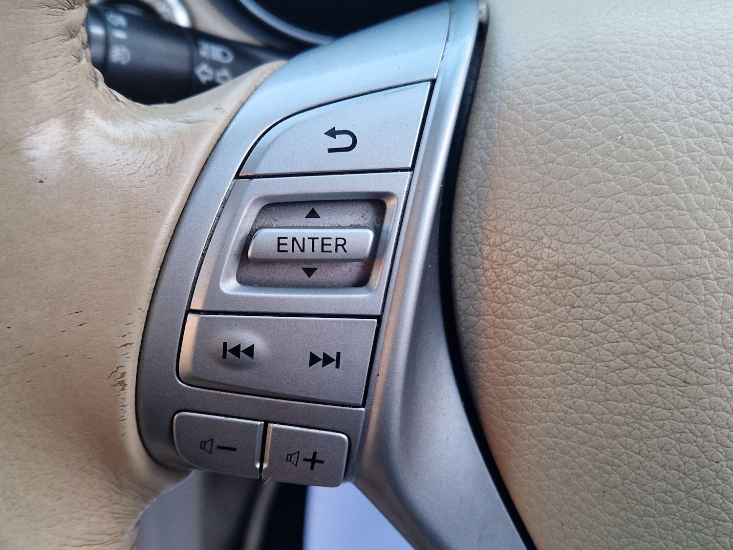 Used Nissan X-Trail for sale - 77016104: Photo 48