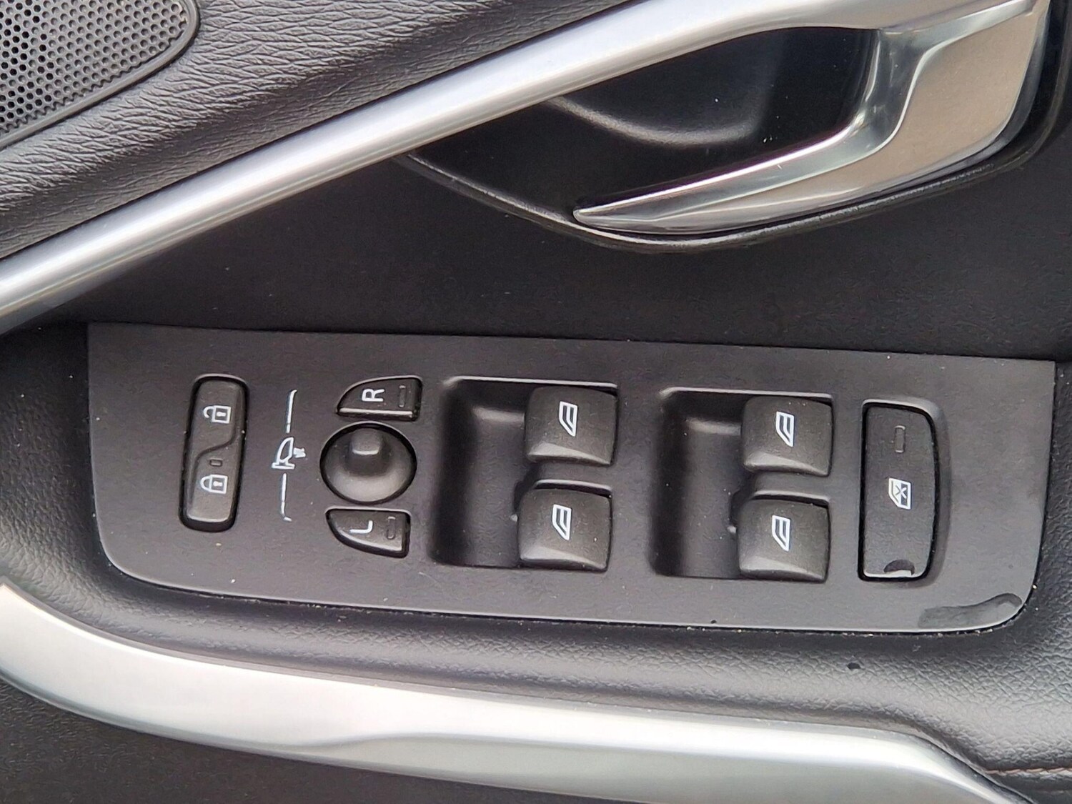 Used Volvo V40 Cross Country for sale - 77657626: Photo 33