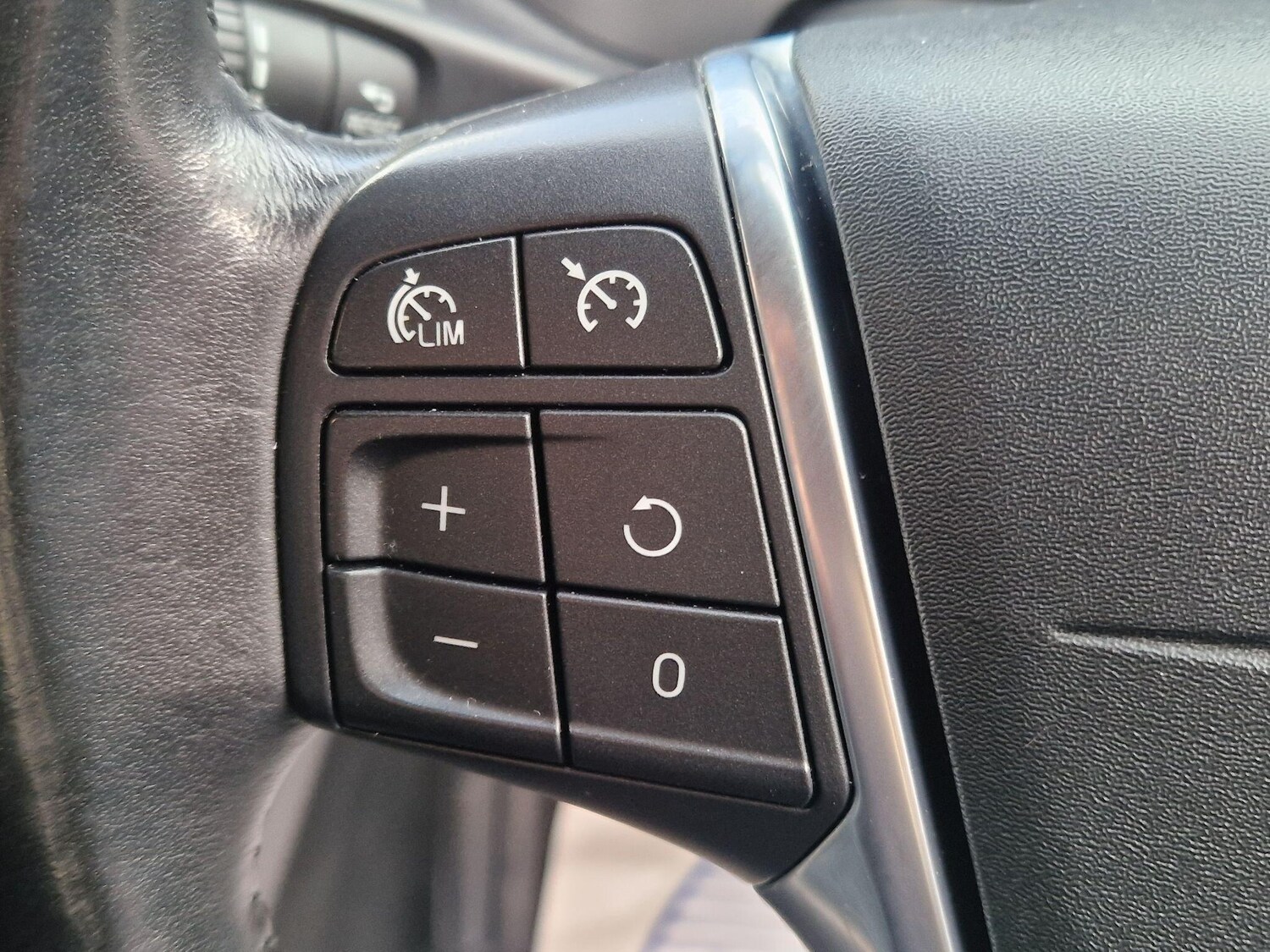 Used Volvo V40 Cross Country for sale - 77657626: Photo 49