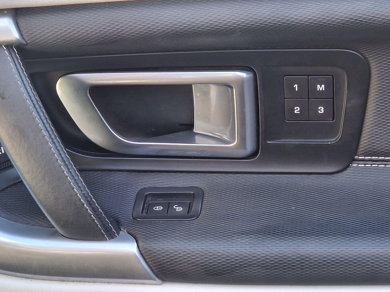 Used Land Rover Discovery Sport 2017 for sale - 77683925: Photo 33