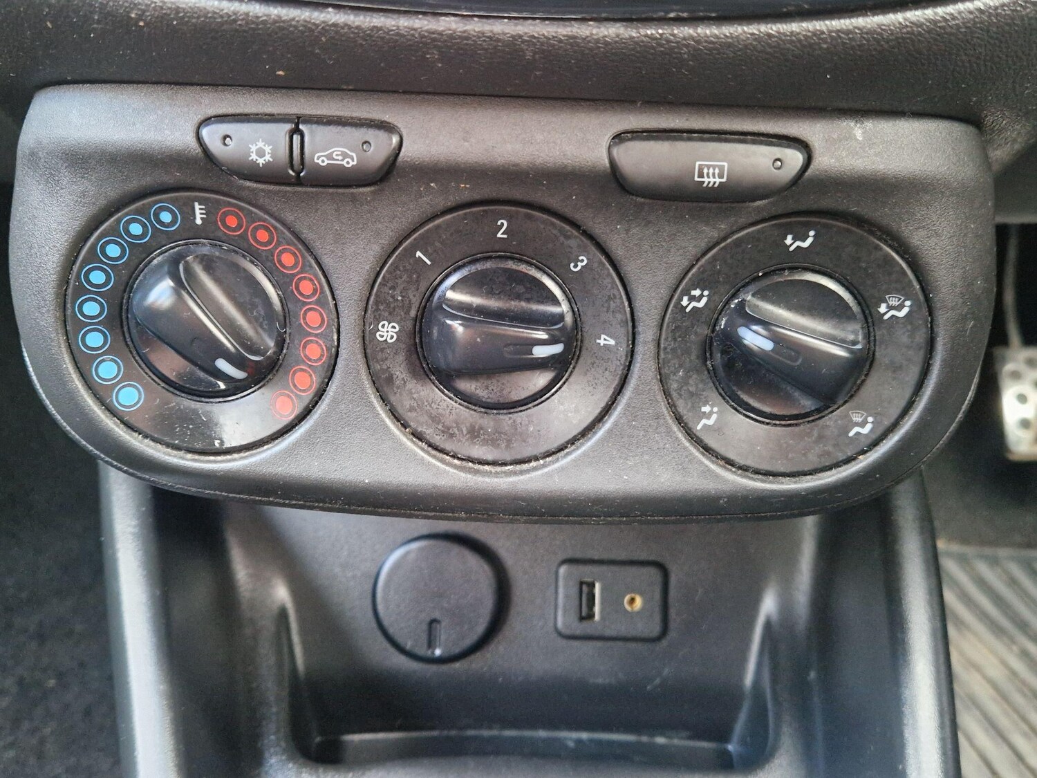 Used Vauxhall Corsa 2015 for sale - 77645960: Photo 50