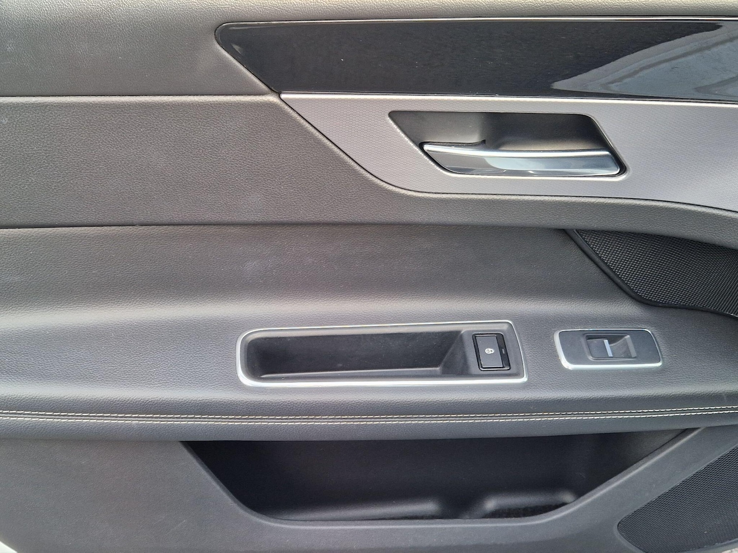 Used Jaguar XF 2016 for sale - 77892488: Photo 37