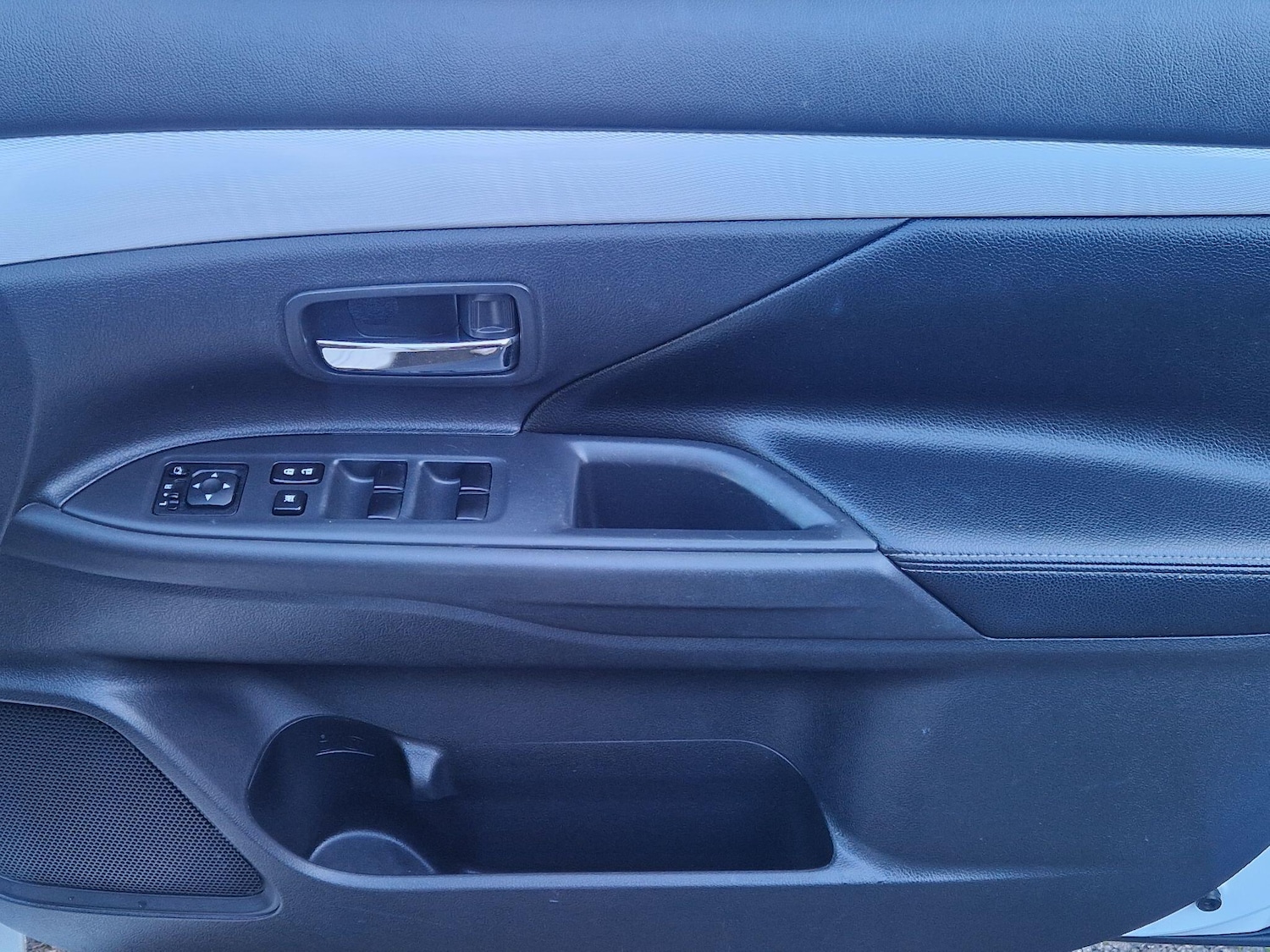 Used Mitsubishi Outlander 2015 for sale - 77230369: Photo 31