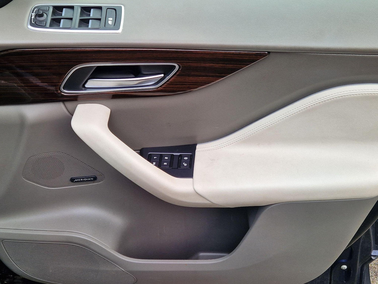 Used Jaguar F-Pace 2017 for sale - 77155520: Photo 30