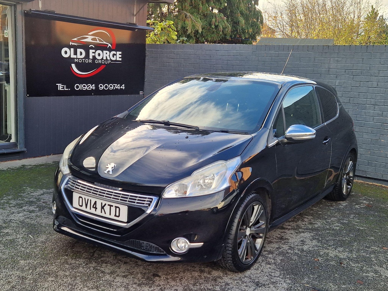 Used Peugeot 208 2014 for sale - 76781211: Photo 1