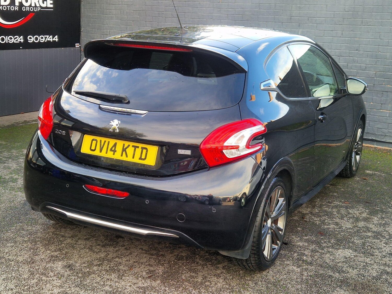 Used Peugeot 208 2014 for sale - 76781211: Photo 10