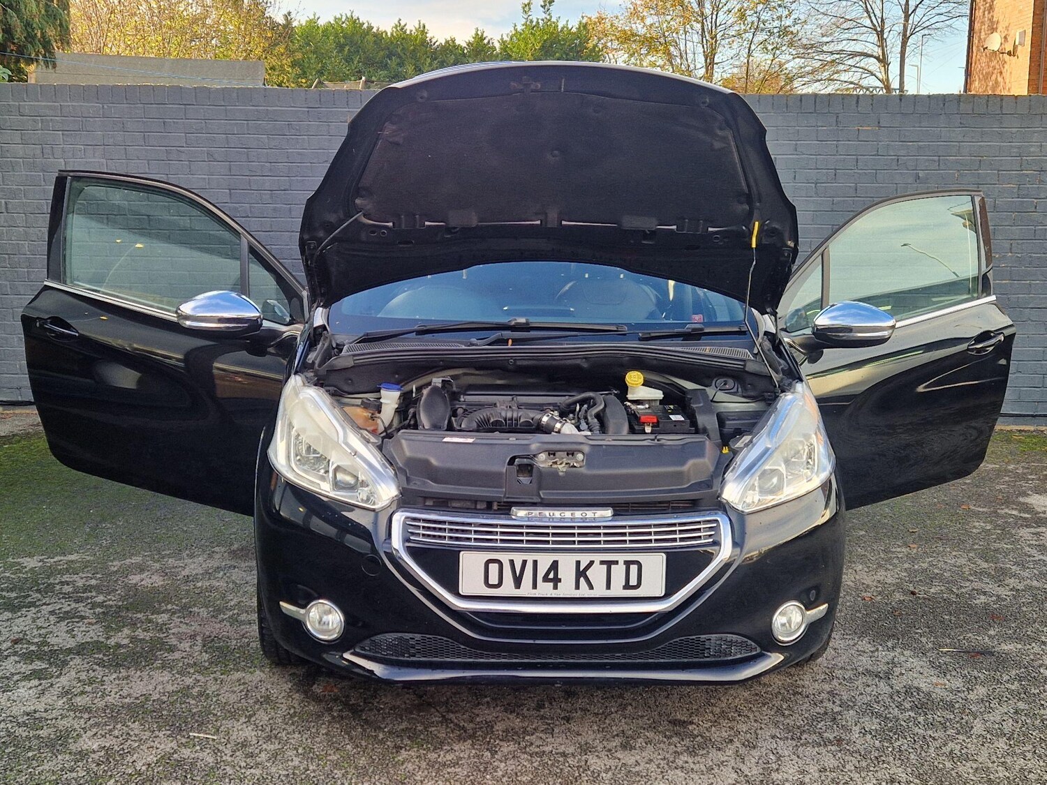 Used Peugeot 208 2014 for sale - 76781211: Photo 12