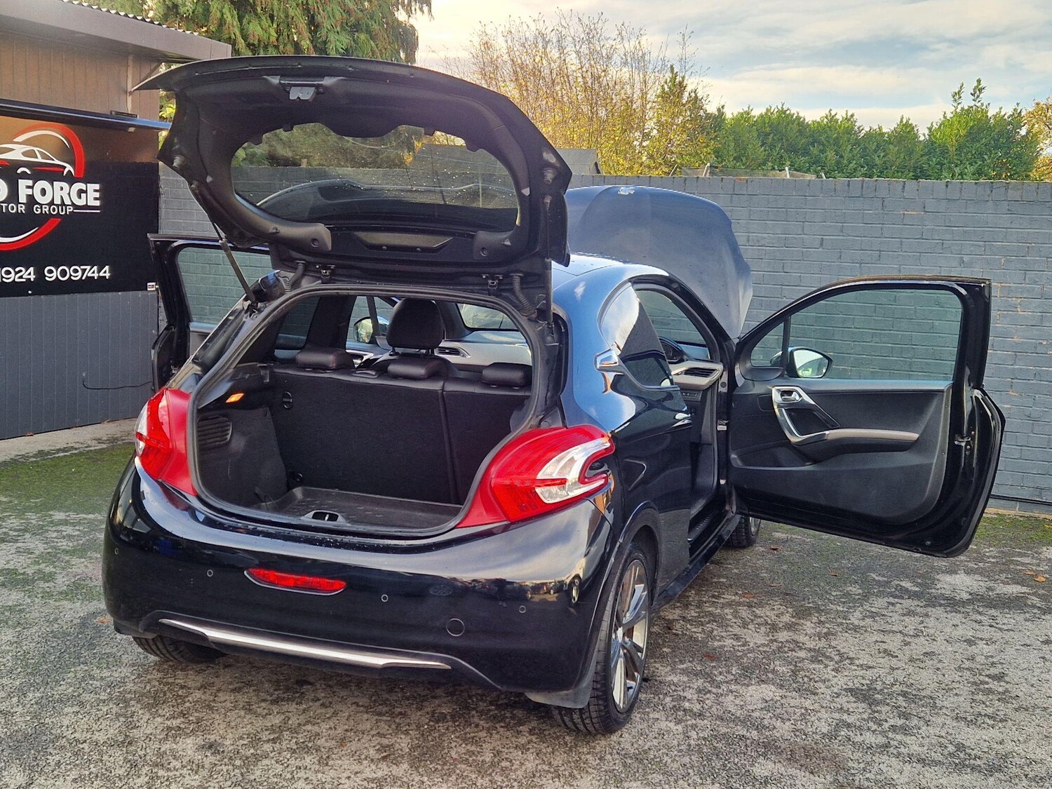 Used Peugeot 208 2014 for sale - 76781211: Photo 20