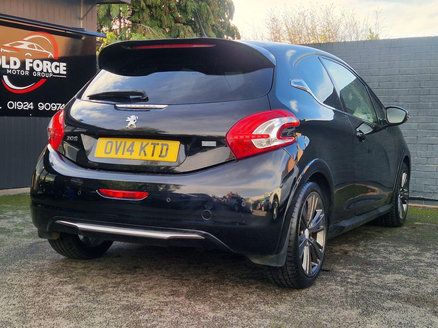 Used Peugeot 208 2014 for sale - 76781211: Photo 24