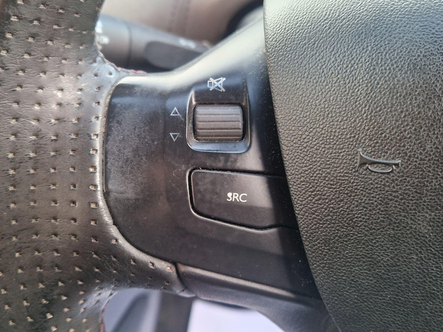 Used Peugeot 208 2014 for sale - 76781211: Photo 44