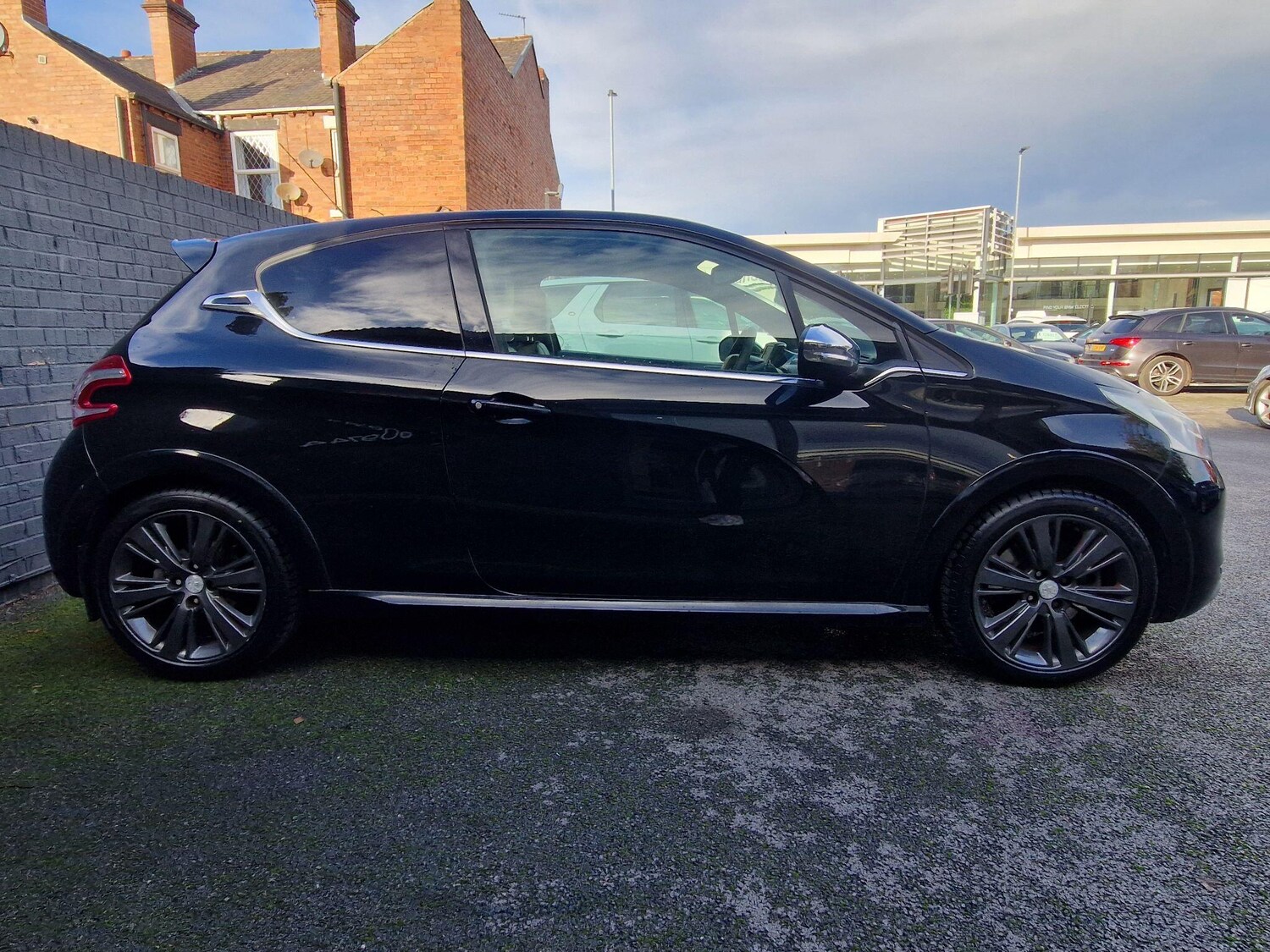 Used Peugeot 208 2014 for sale - 76781211: Photo 7