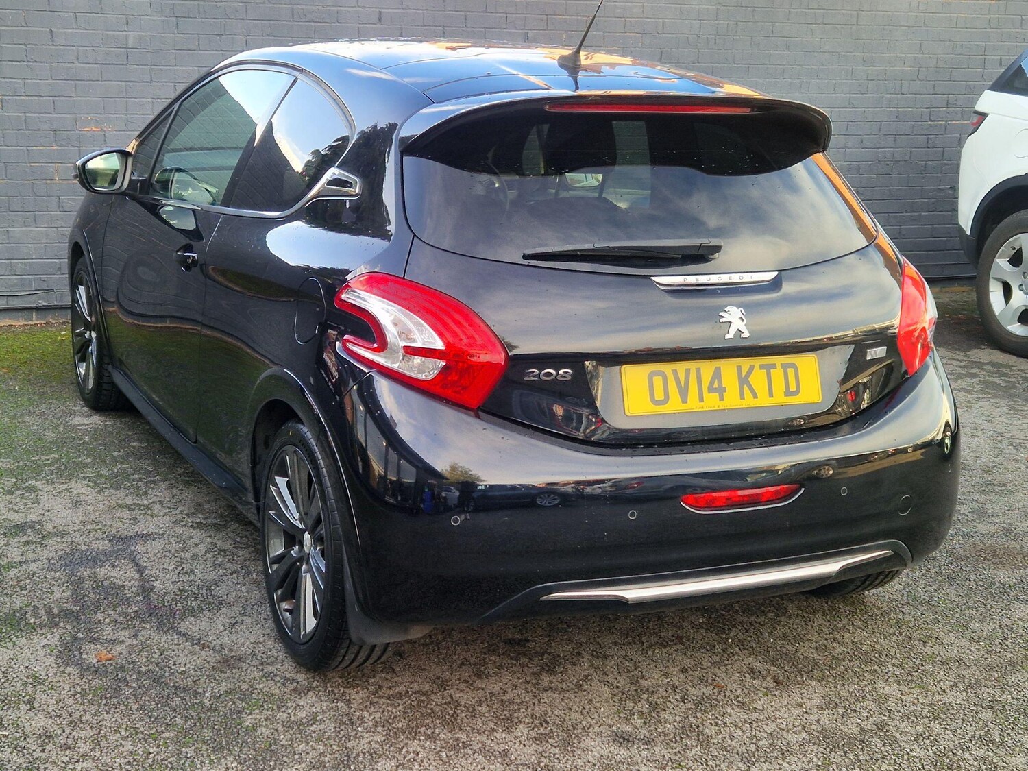 Used Peugeot 208 2014 for sale - 76781211: Photo 8