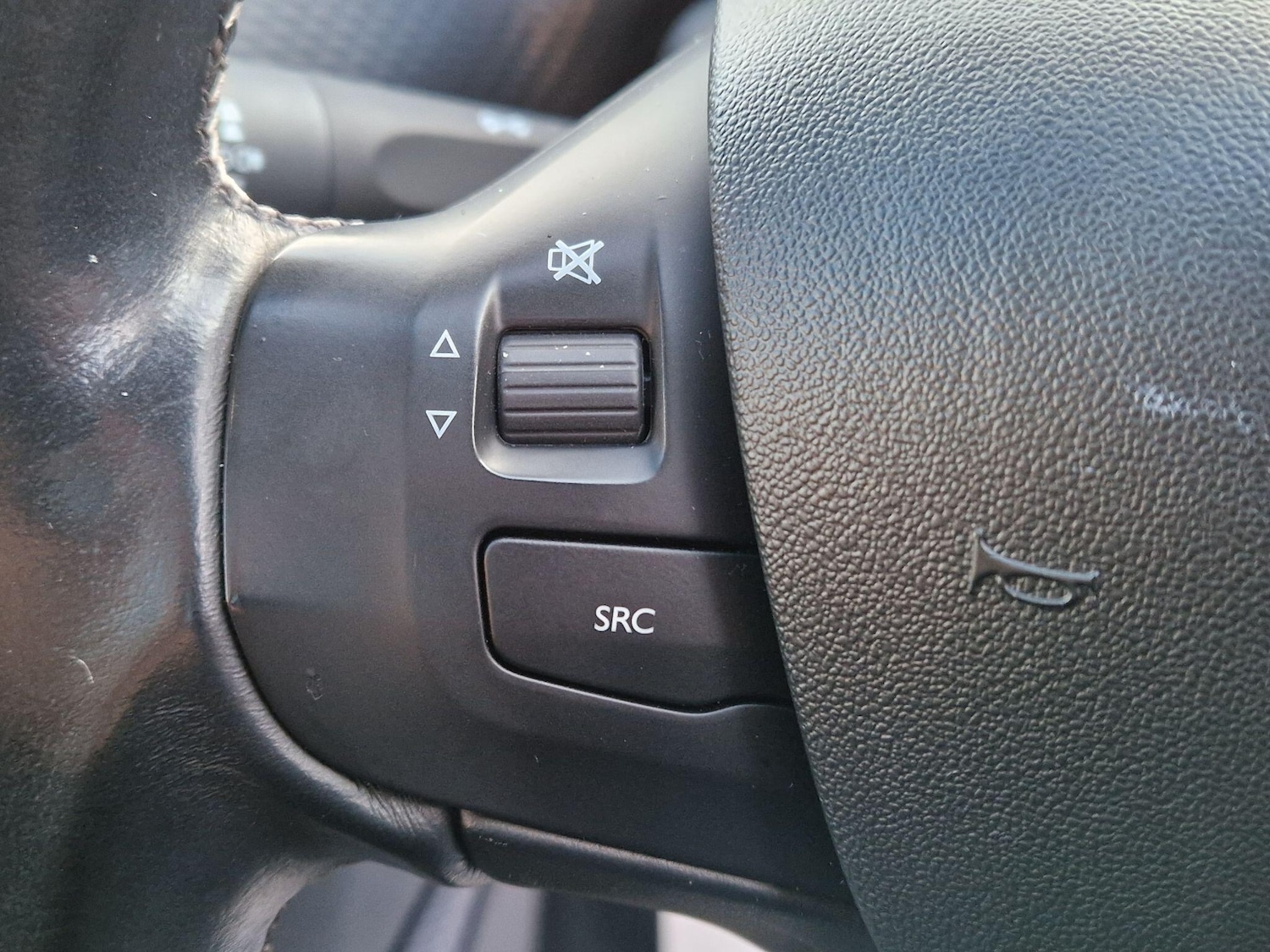 Used Peugeot 2008 2018 for sale - 77229621: Photo 48