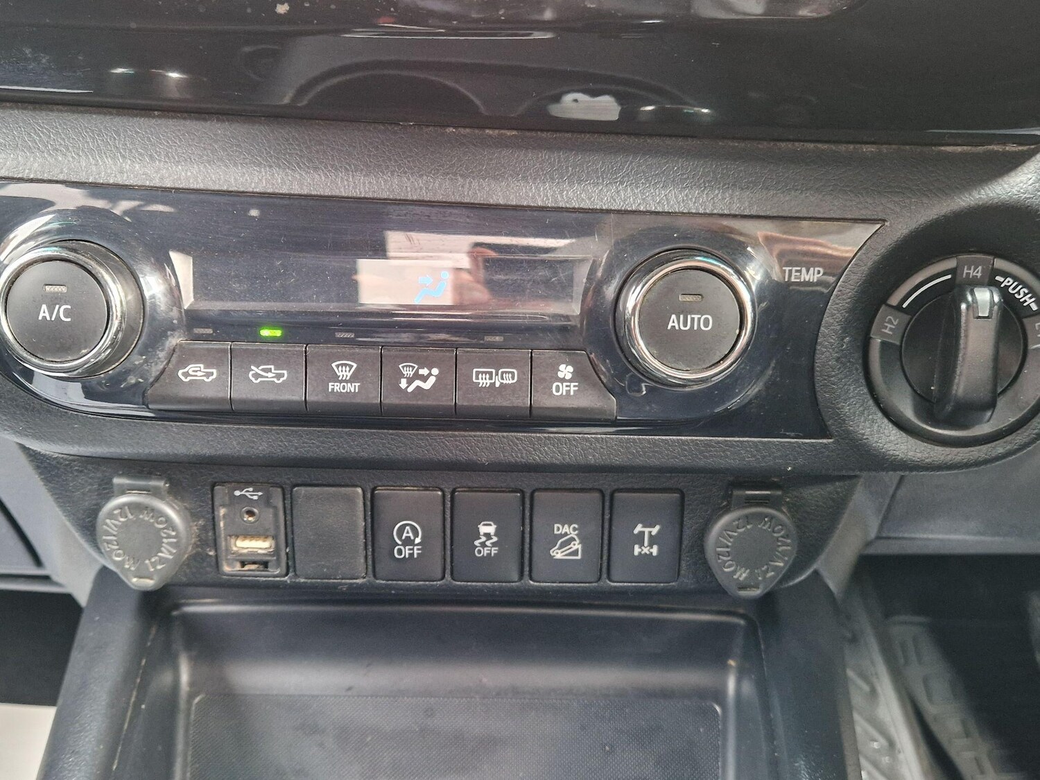 Used Toyota Hilux 2019 for sale - 76781036: Photo 50