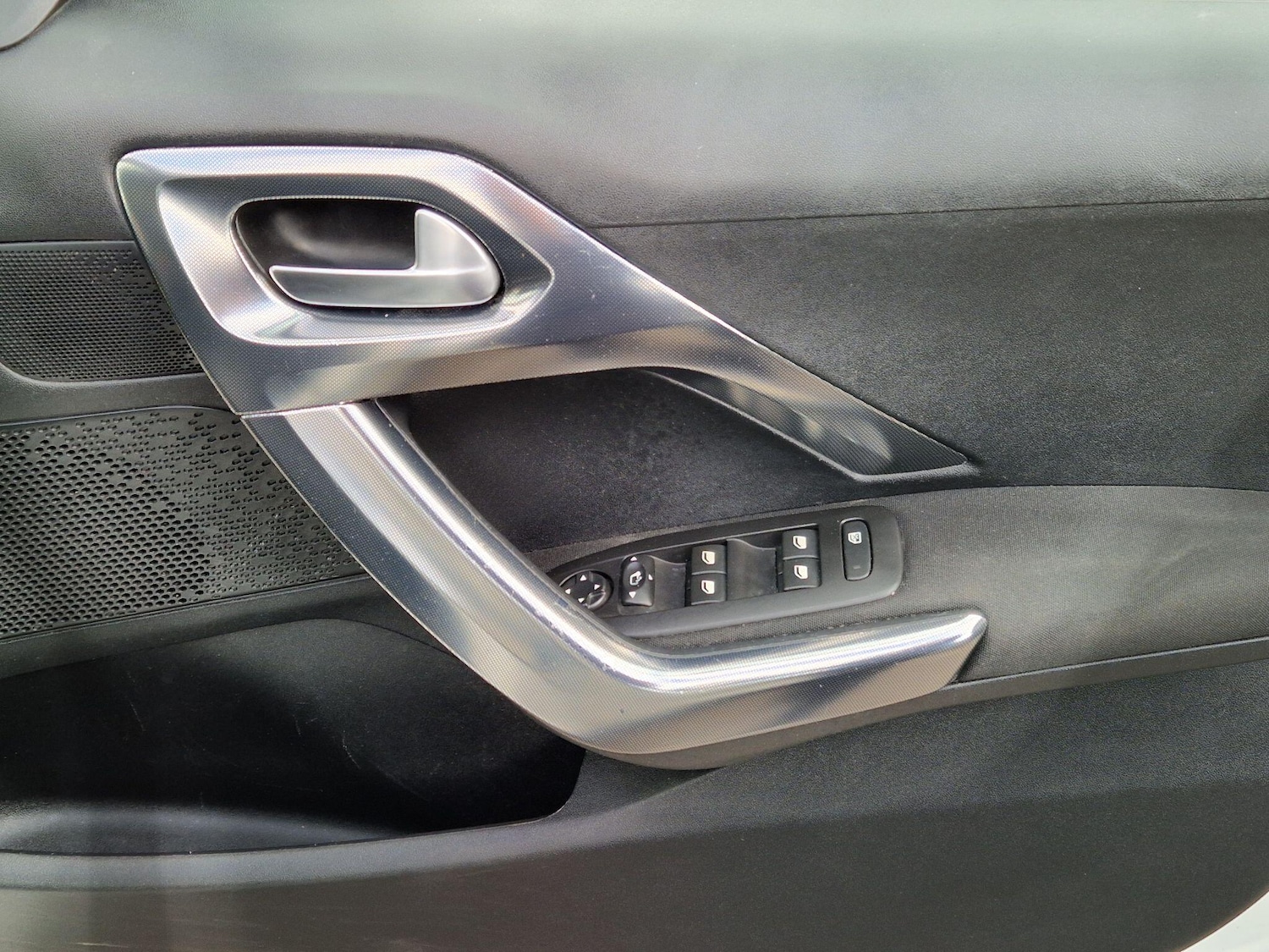 Used Peugeot 2008 2018 for sale - 77658638: Photo 31