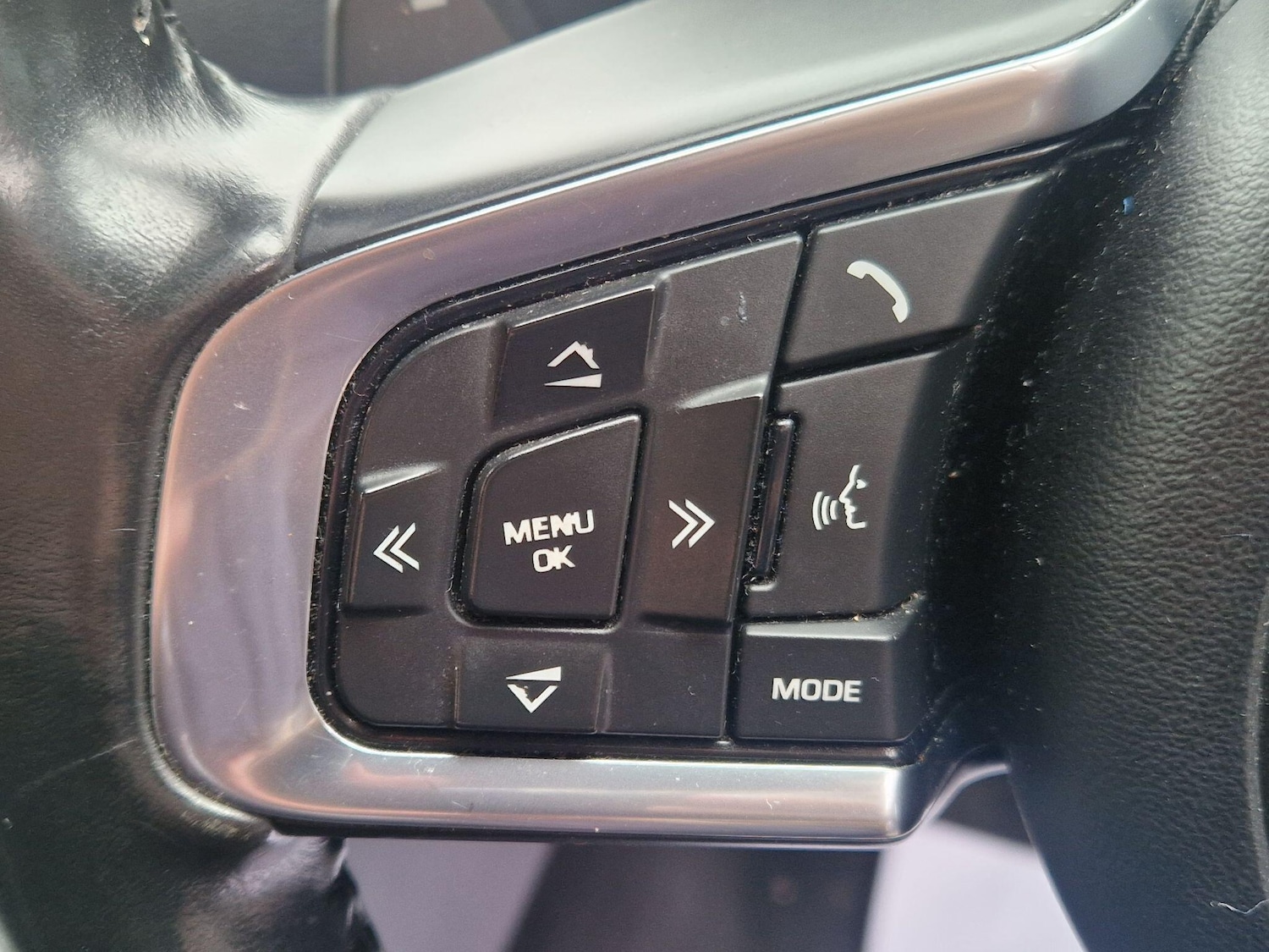 Used Jaguar XE 2017 for sale - 76832184: Photo 46