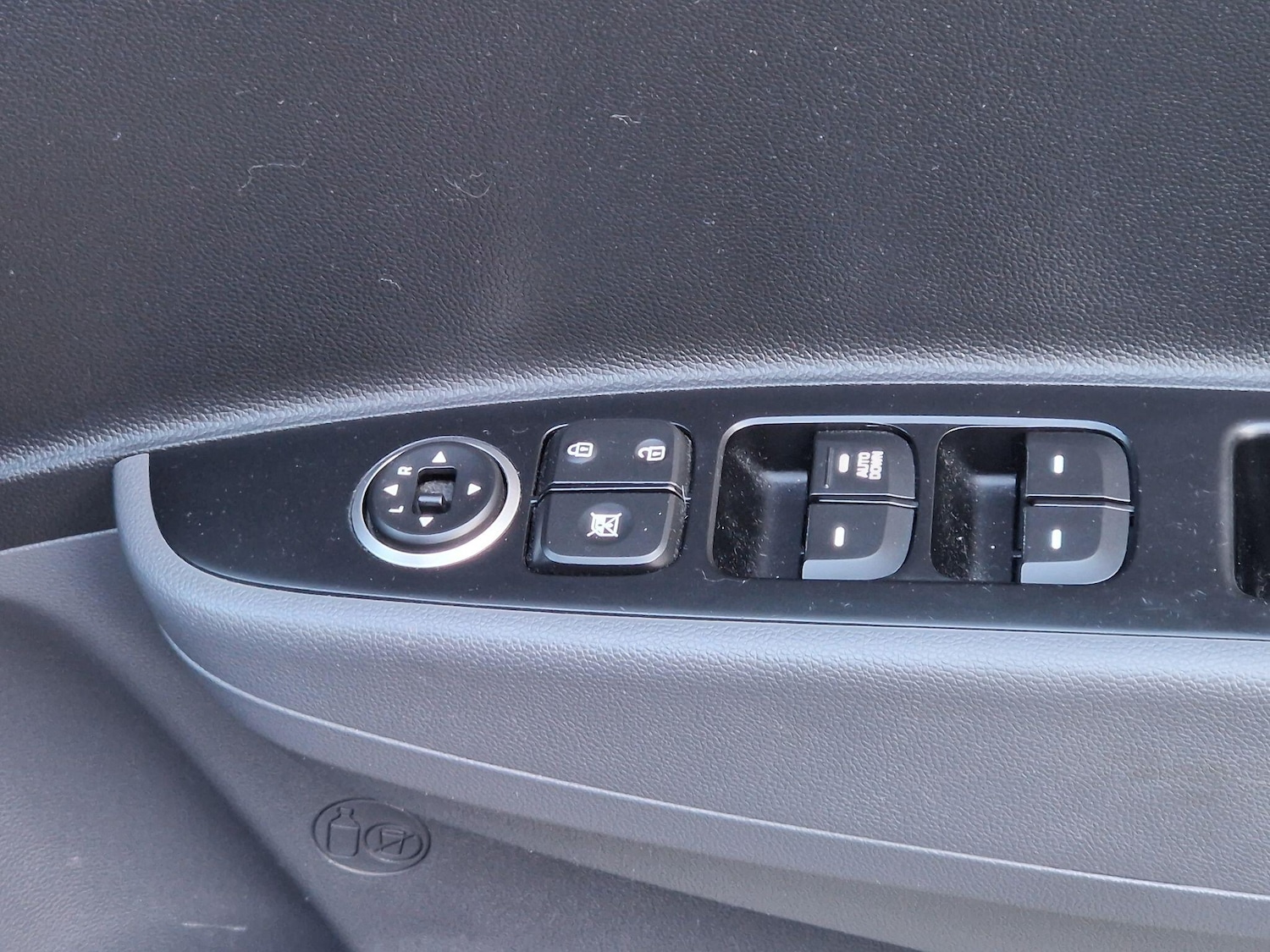 Used Hyundai i10 for sale - 77738355: Photo 33