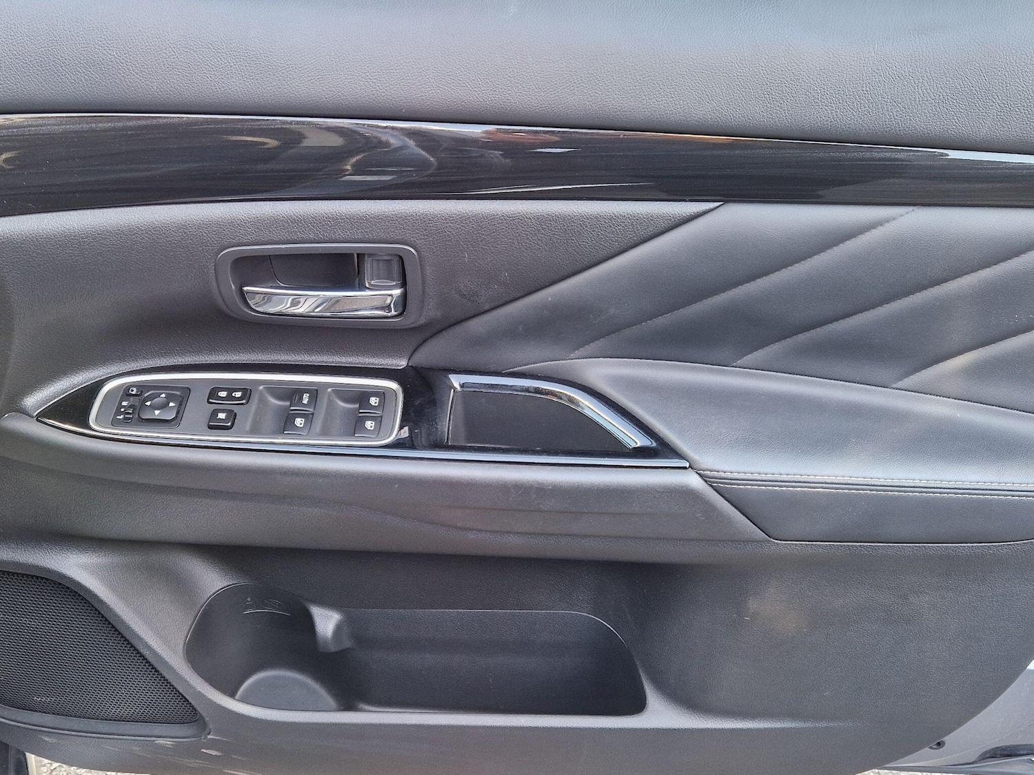 Used Mitsubishi Outlander 2017 for sale - 77982252: Photo 33