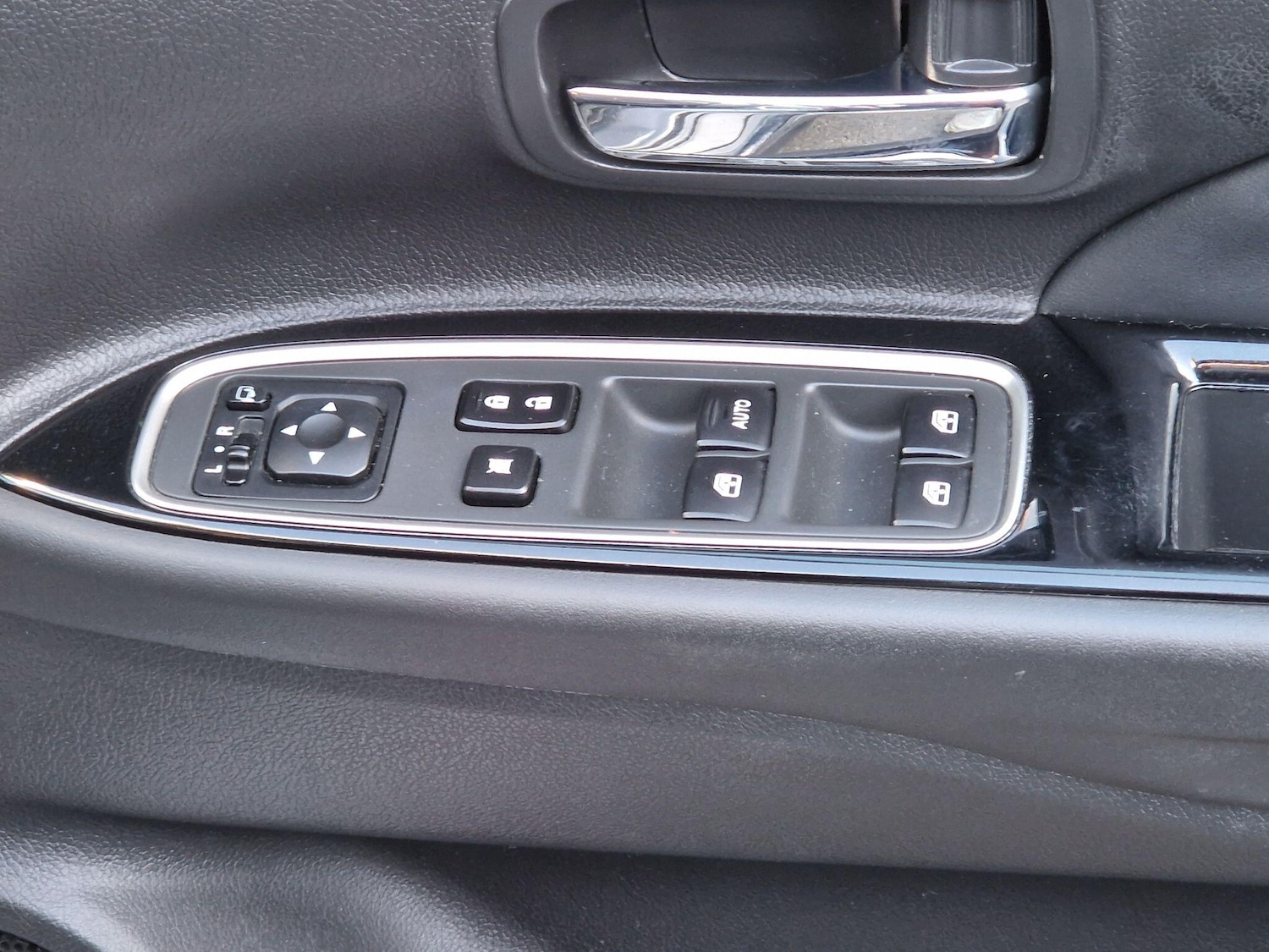 Used Mitsubishi Outlander 2017 for sale - 77982252: Photo 34