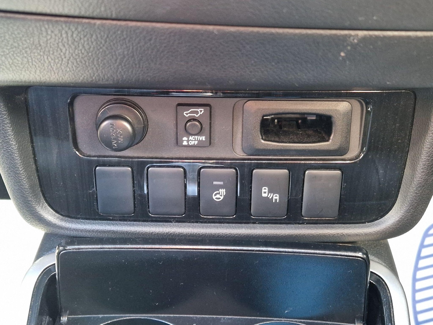 Used Mitsubishi Outlander 2017 for sale - 77982252: Photo 53