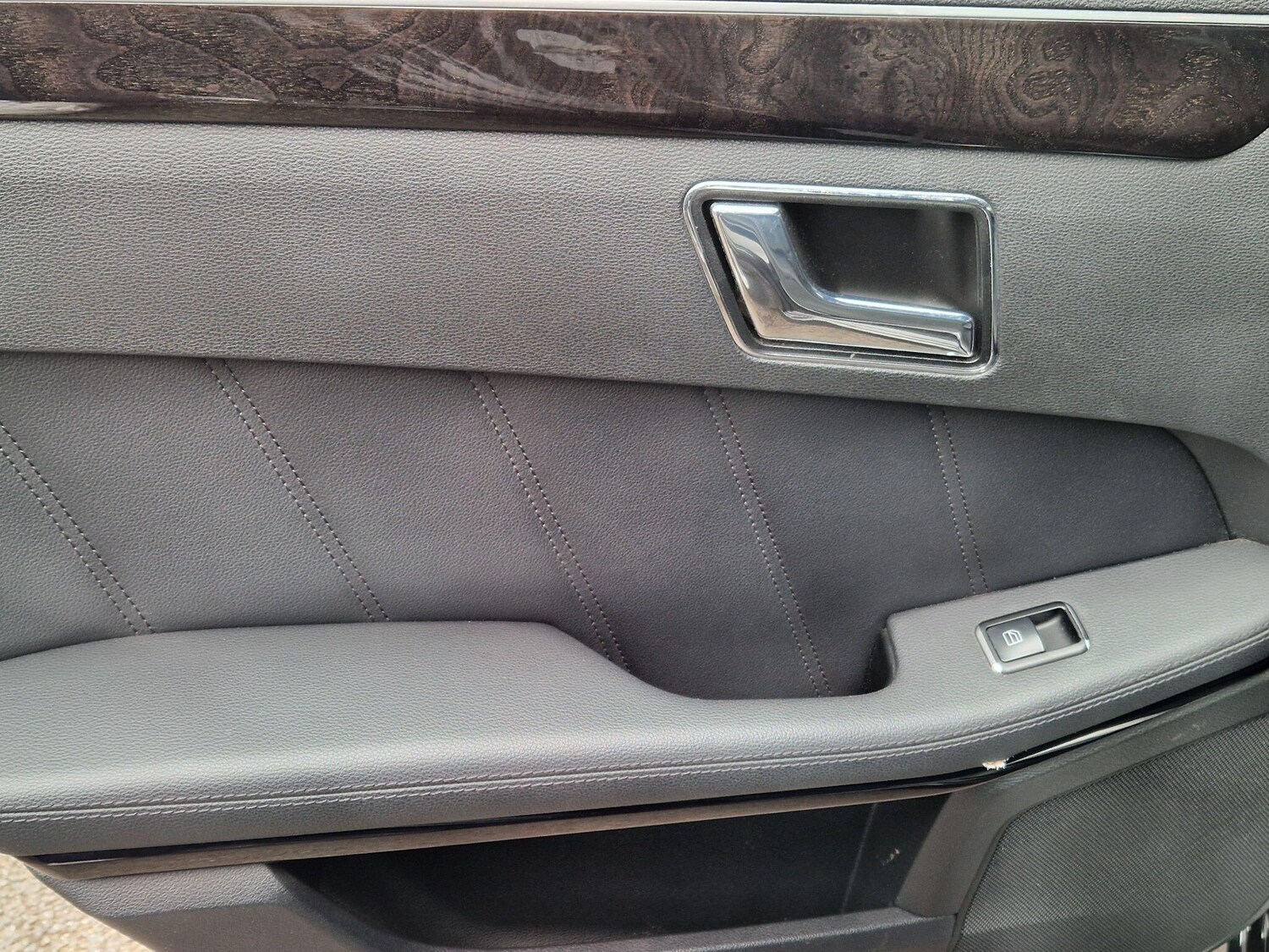 Used Mercedes-Benz E Class for sale - 77909450: Photo 39