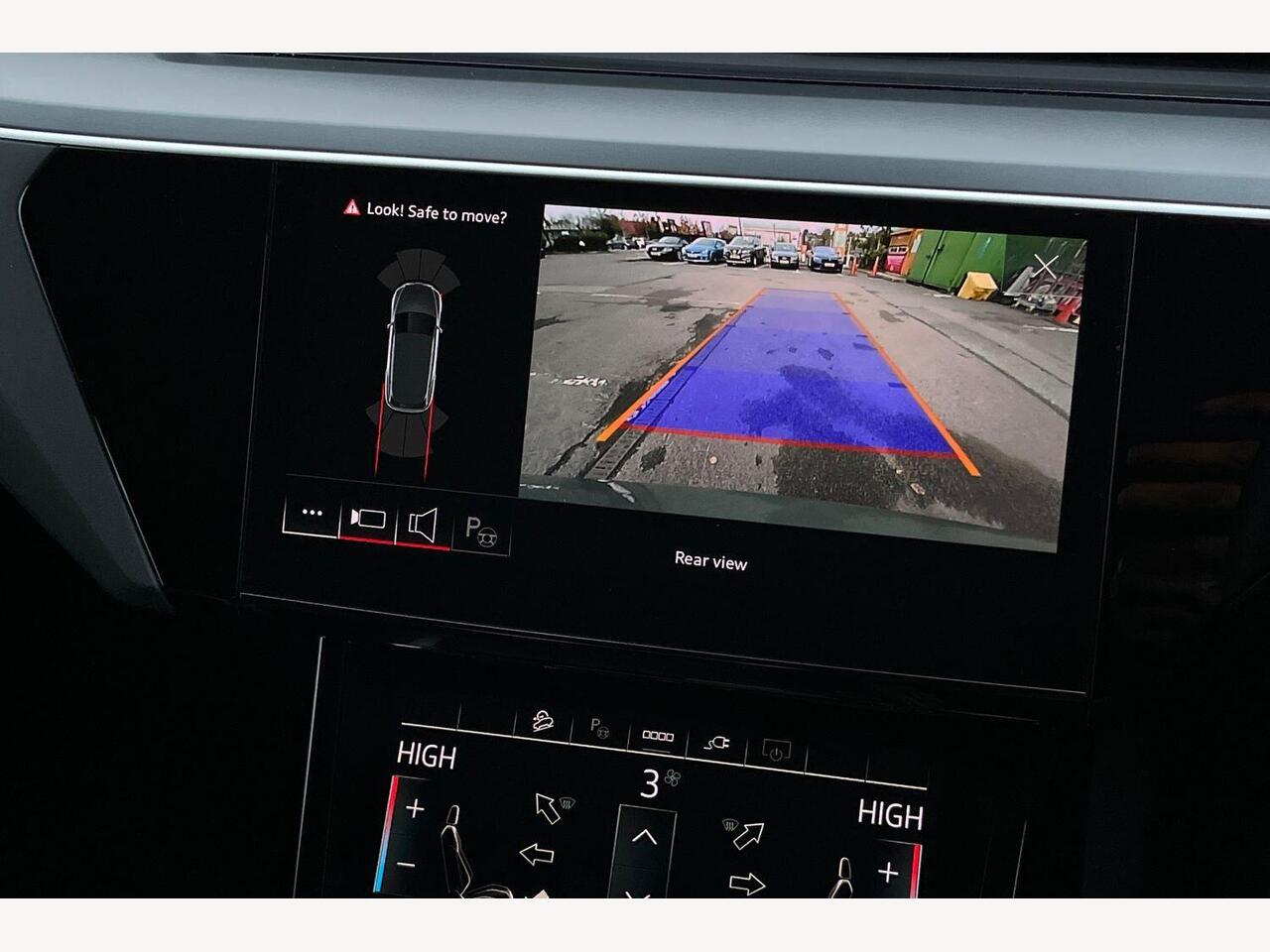 Used Audi Q8 2023 for sale - 76675709: Photo 16