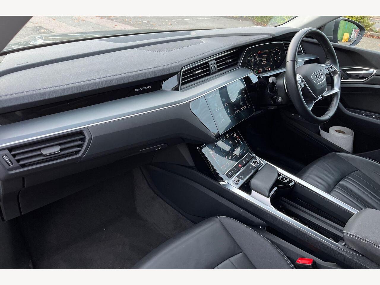 Used Audi Q8 2023 for sale - 76675709: Photo 2