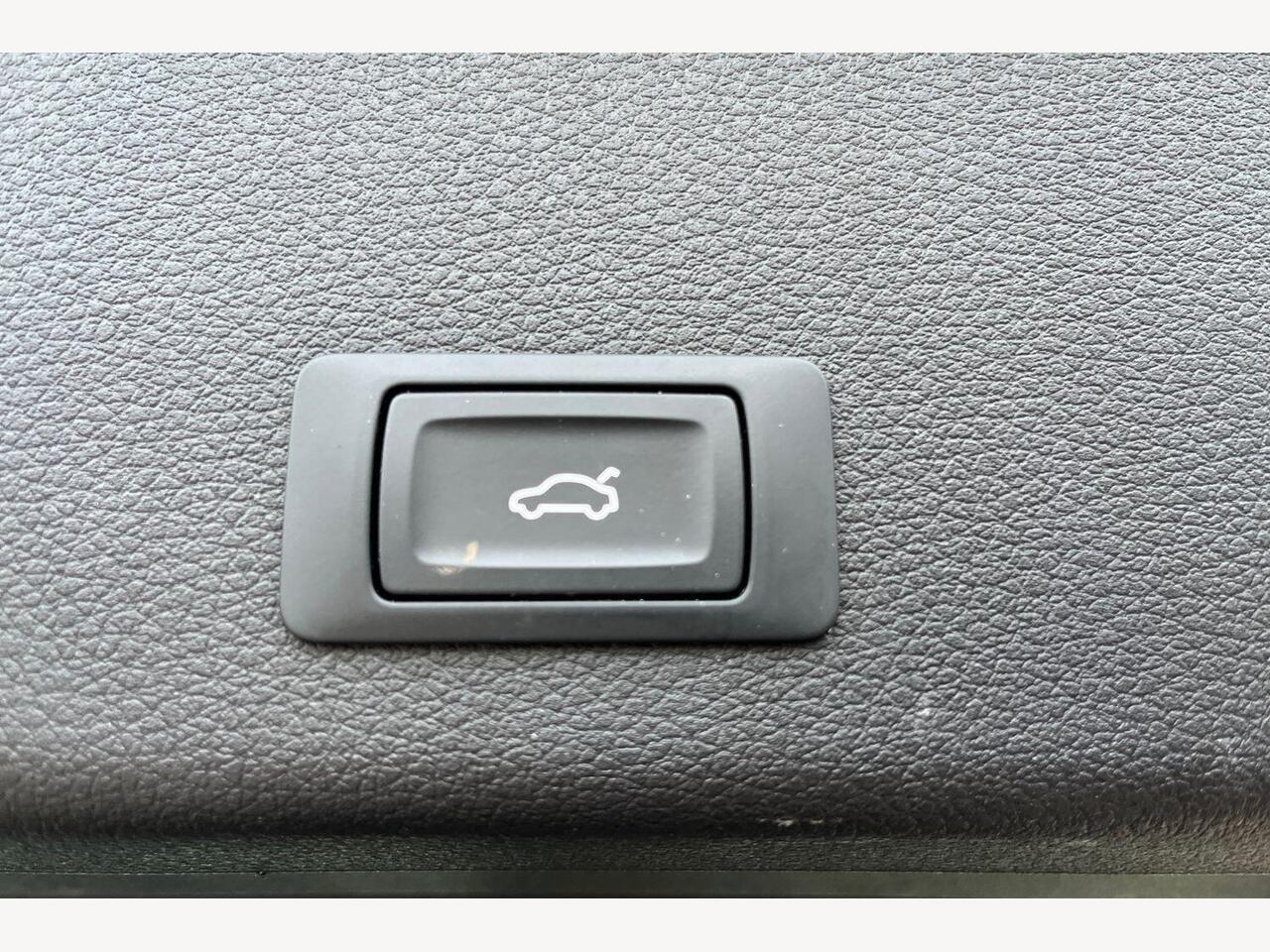 Used Audi Q8 2023 for sale - 76675709: Photo 23