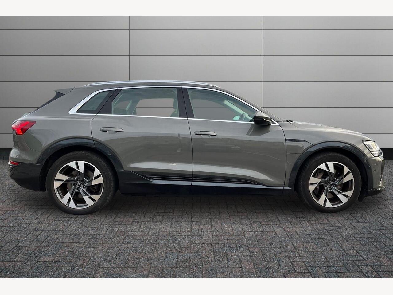 Used Audi Q8 2023 for sale - 76675709: Photo 4