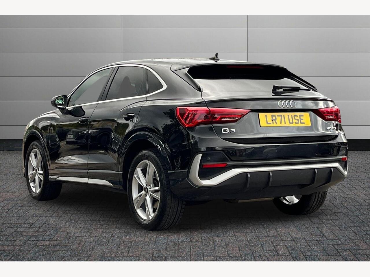Used Audi Q3 2021 for sale - 76680827: Photo 3