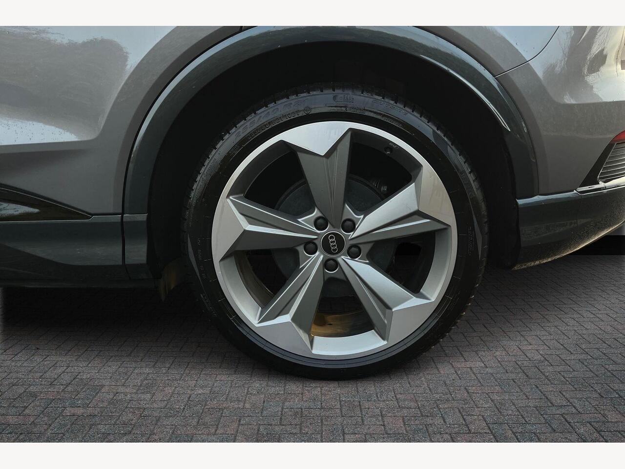 Used Audi Q4 e-tron 2025 for sale - 77132906: Photo 5