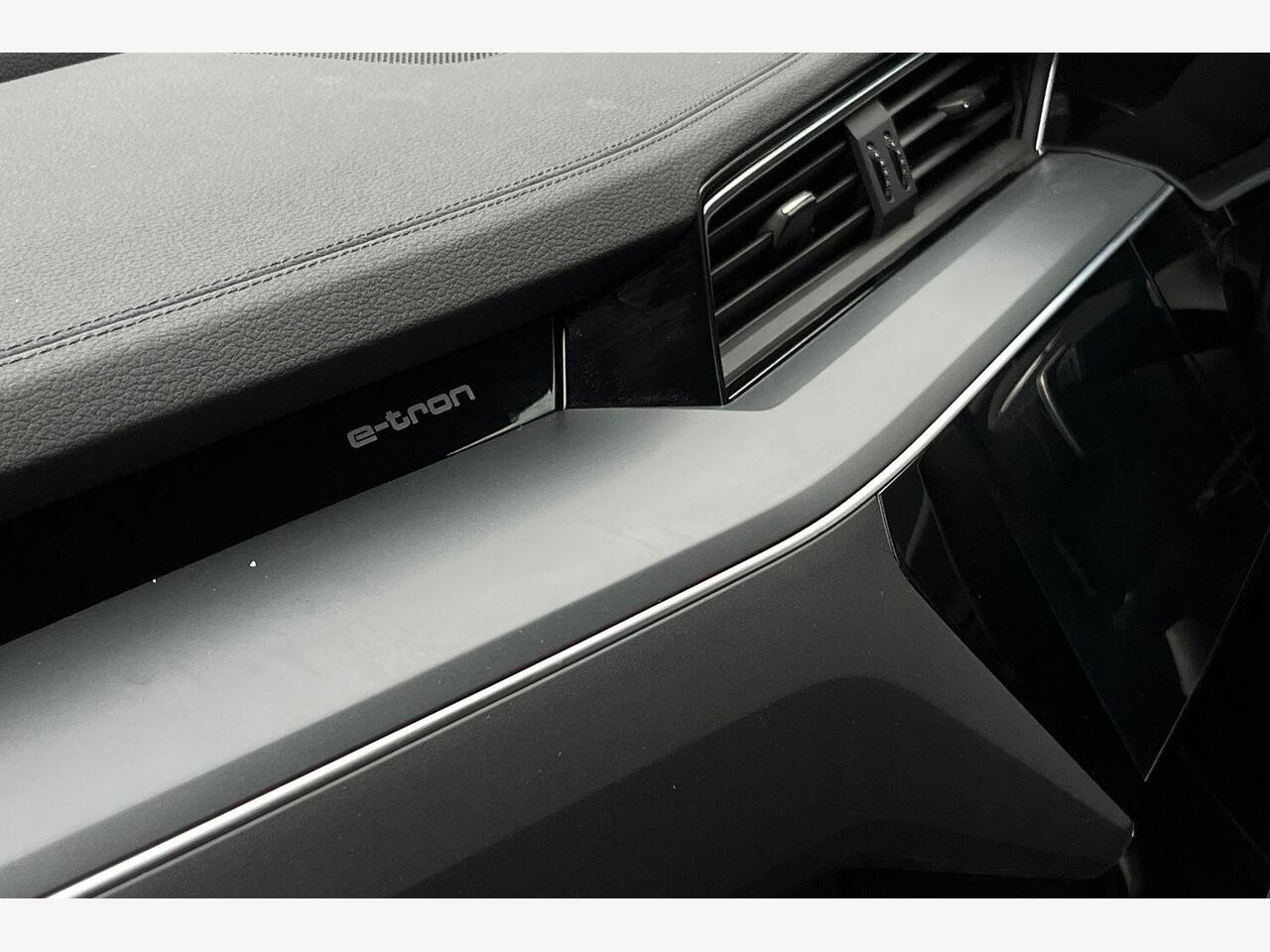 Used Audi Q8 2023 for sale - 76676868: Photo 13