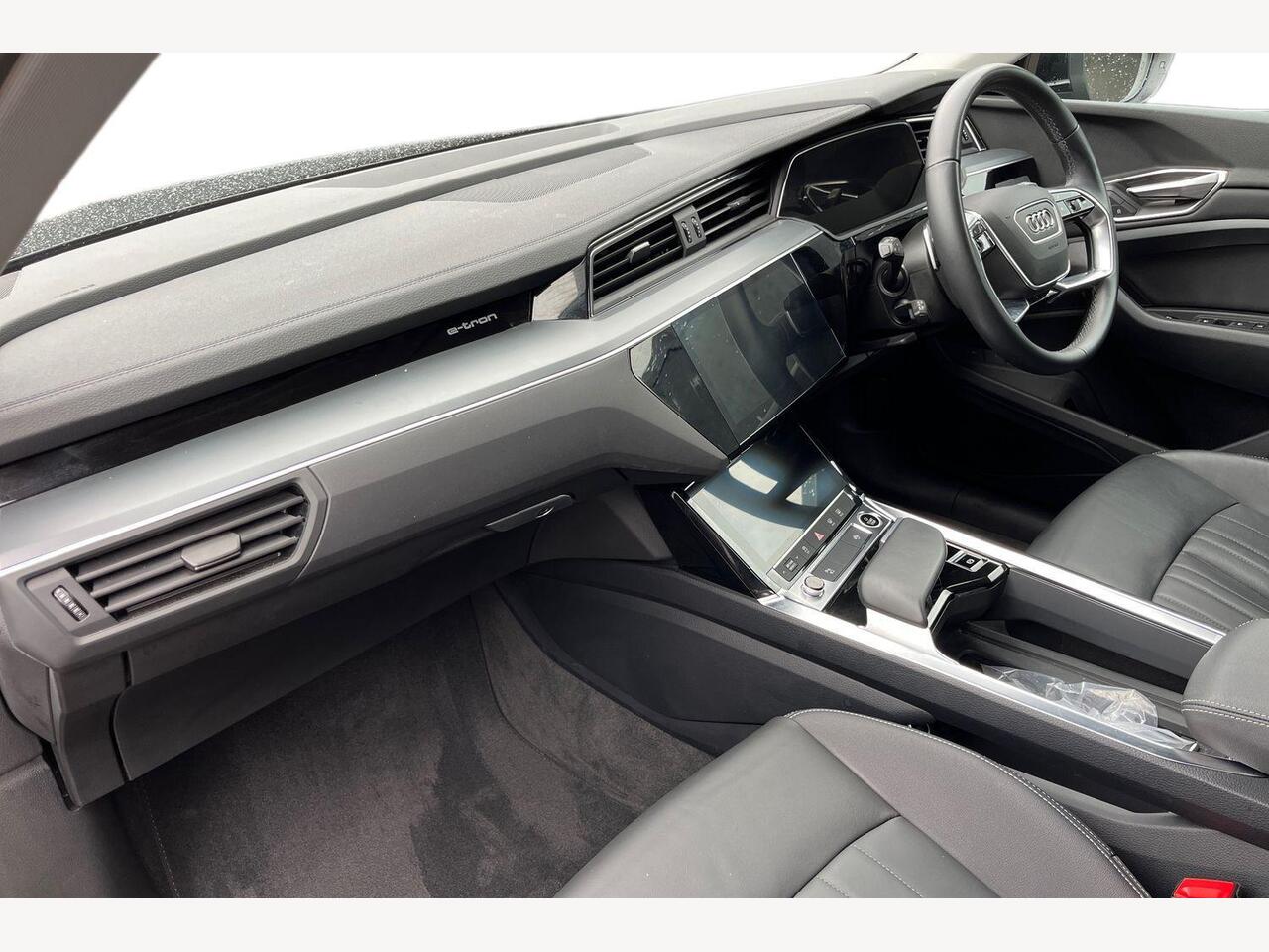 Used Audi Q8 2023 for sale - 76676868: Photo 2