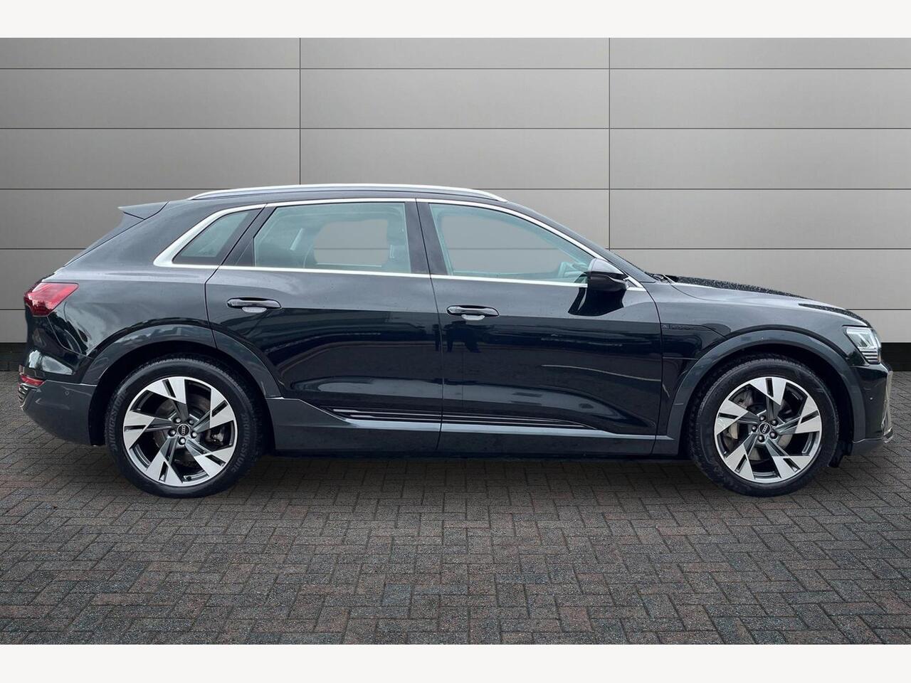 Used Audi Q8 2023 for sale - 76676868: Photo 4