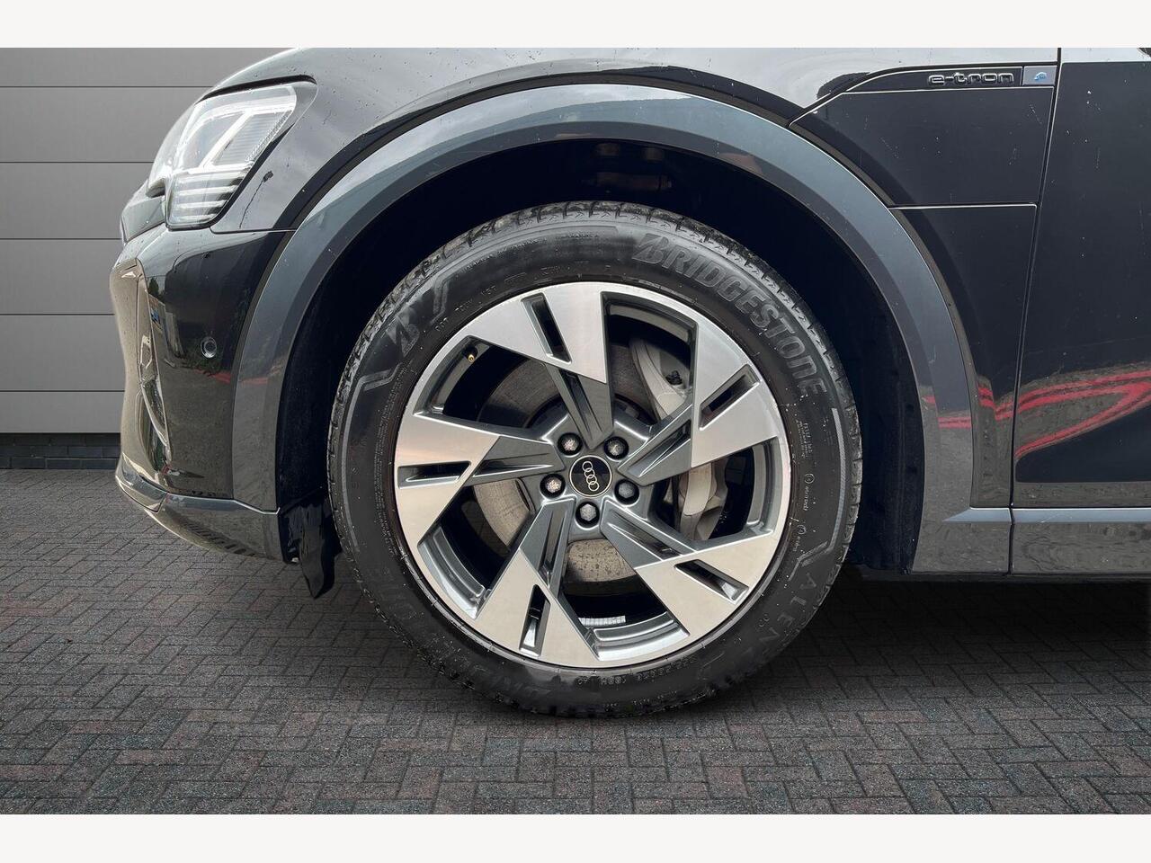 Used Audi Q8 2023 for sale - 76676868: Photo 5