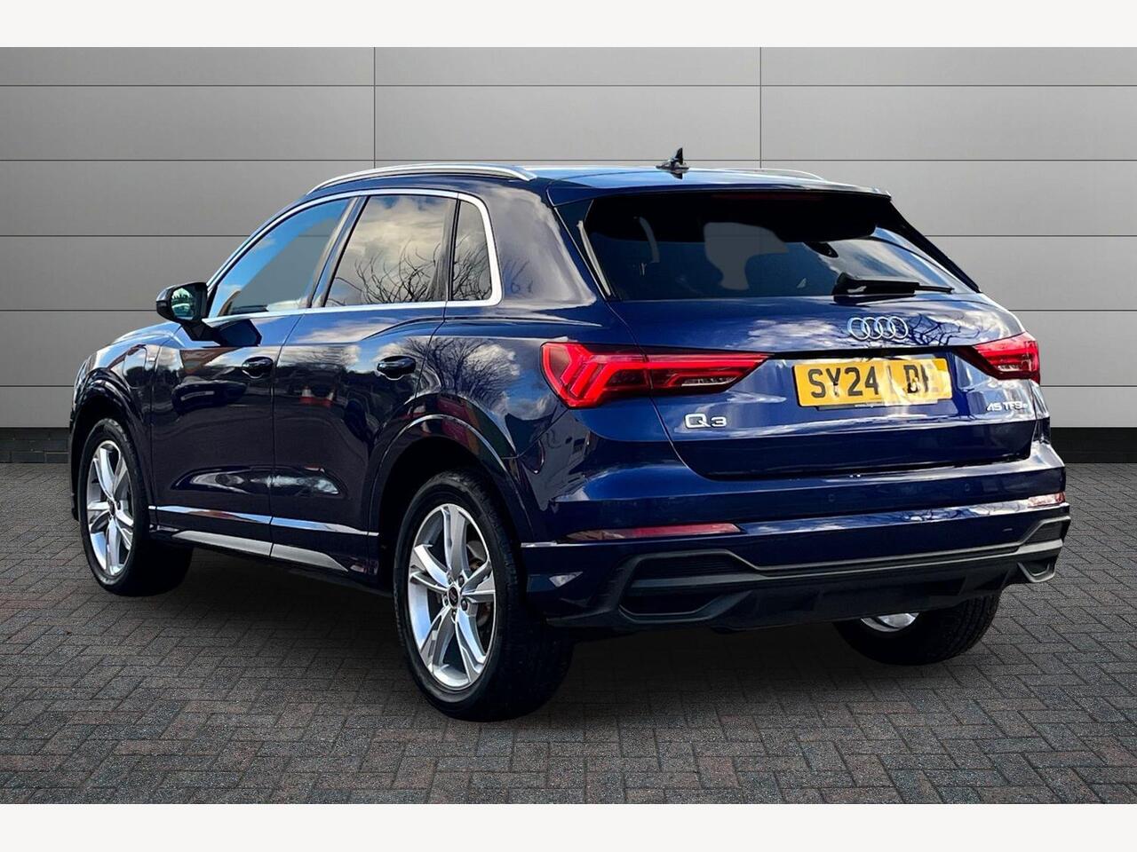 Used Audi Q3 2024 for sale - 77360379: Photo 3