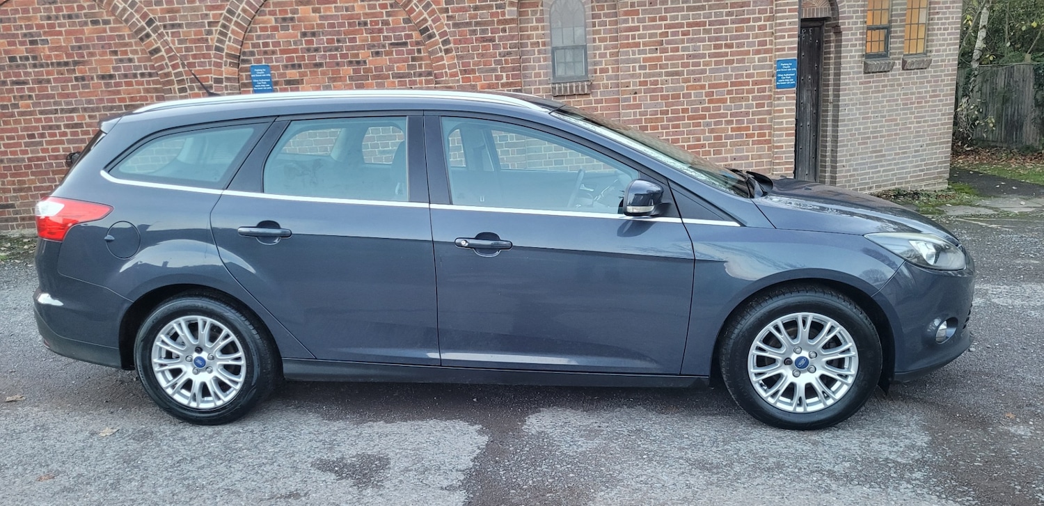 Used Ford Focus 2011 for sale - 76709716: Photo 2