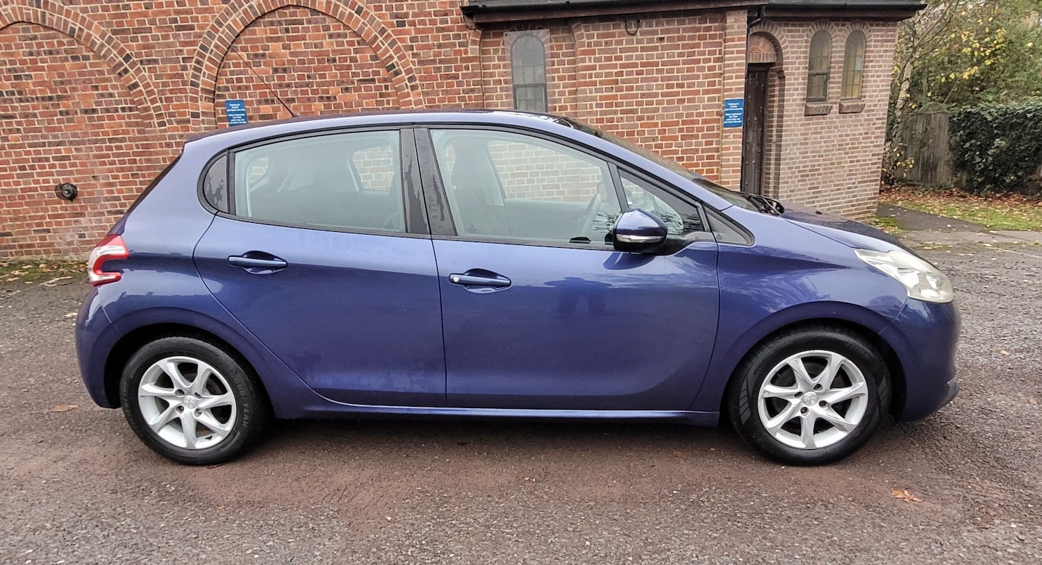 Used Peugeot 208 2014 for sale - 76722382: Photo 2