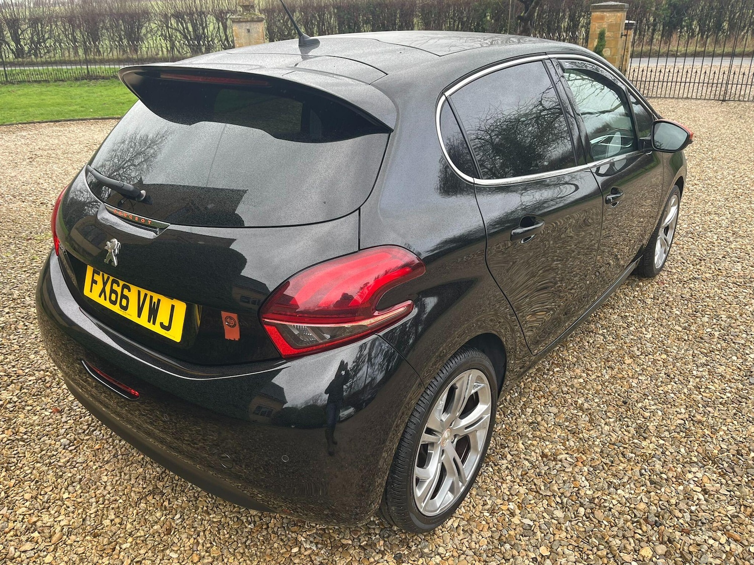 Used Peugeot 208 2016 for sale - 77456126: Photo 9