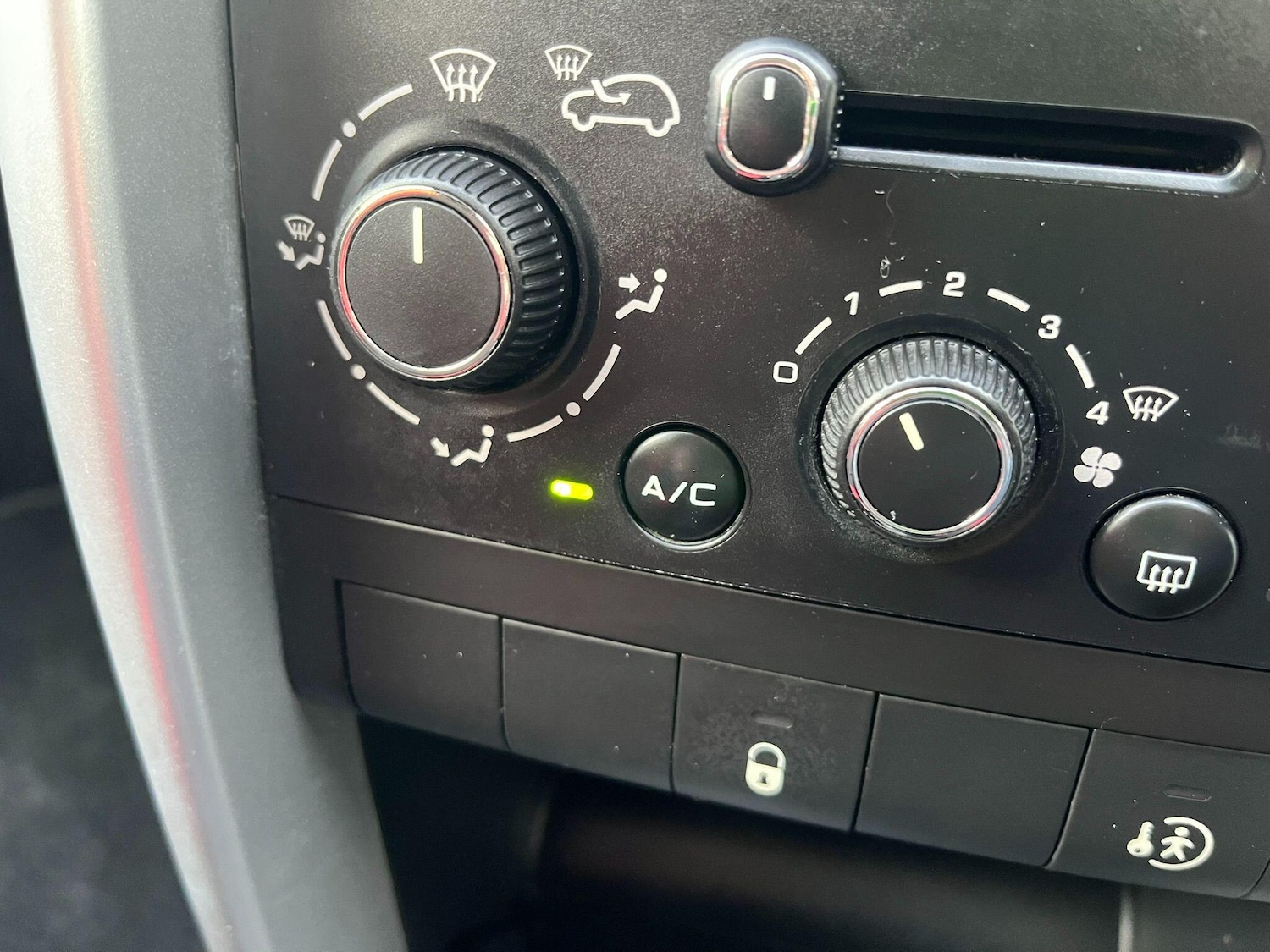 Used Peugeot 207 2012 for sale - 76839394: Photo 31