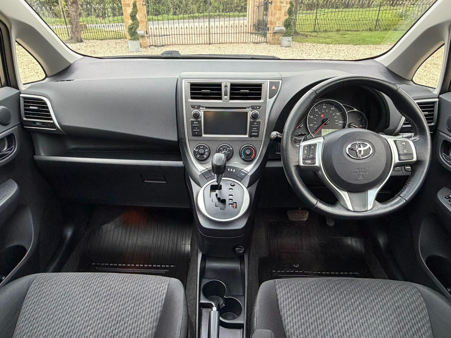 Used Toyota Verso 2011 for sale - 78185413: Photo 31