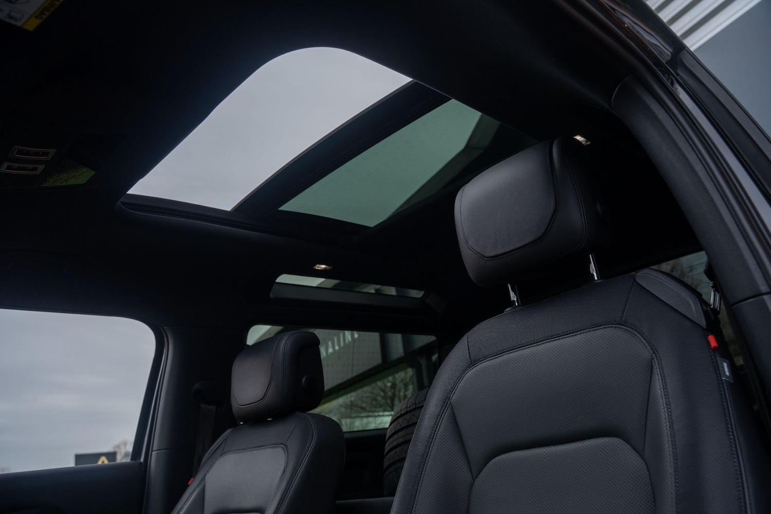 Used Land Rover Defender 90 for sale - 77637645: Photo 34