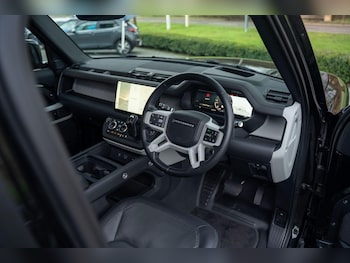 Used Land Rover Defender 90 2024 for sale - 77637645: Photo
